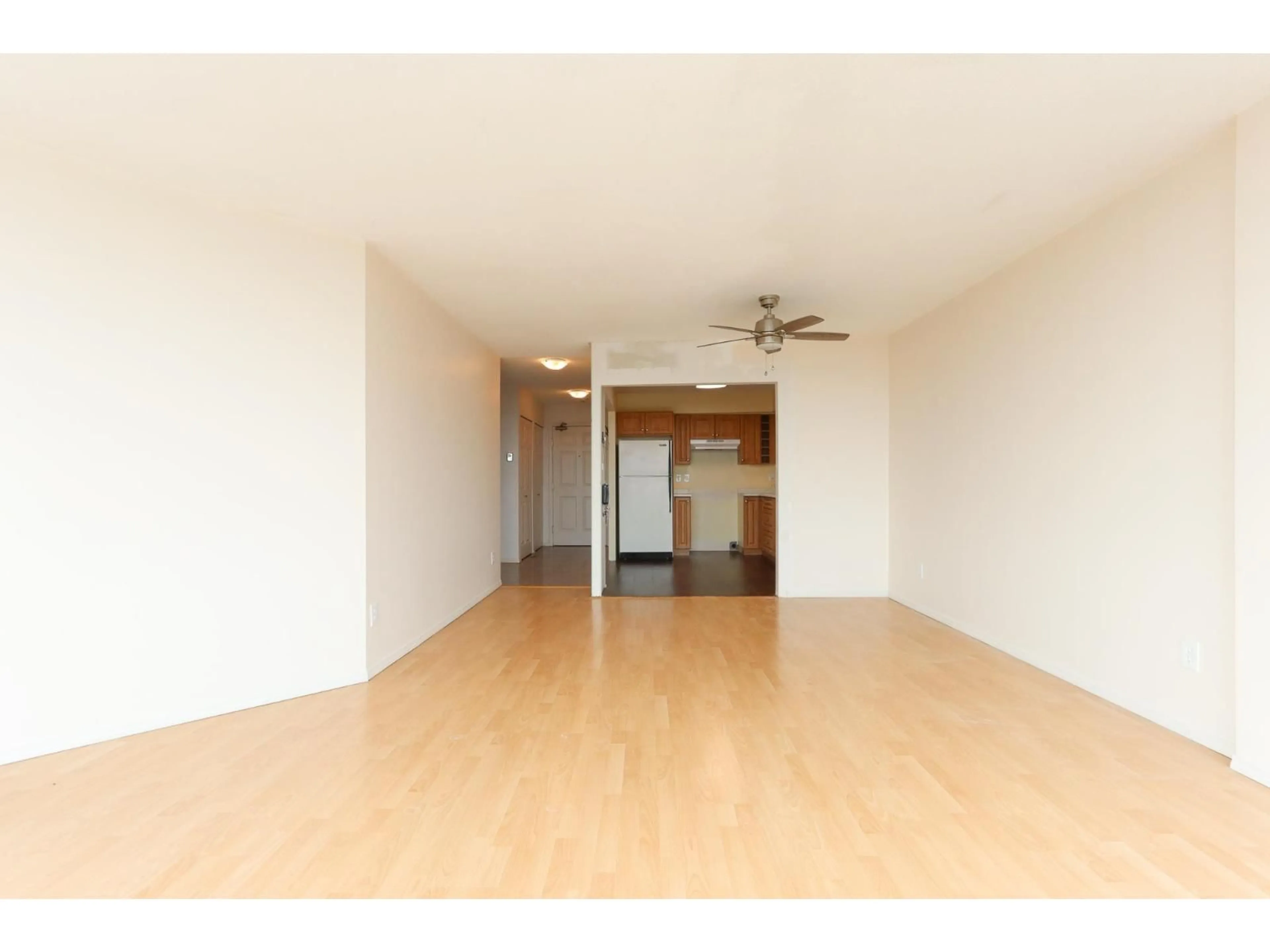 Unknown for 1503 - 15038 101, Surrey British Columbia V3R0N2