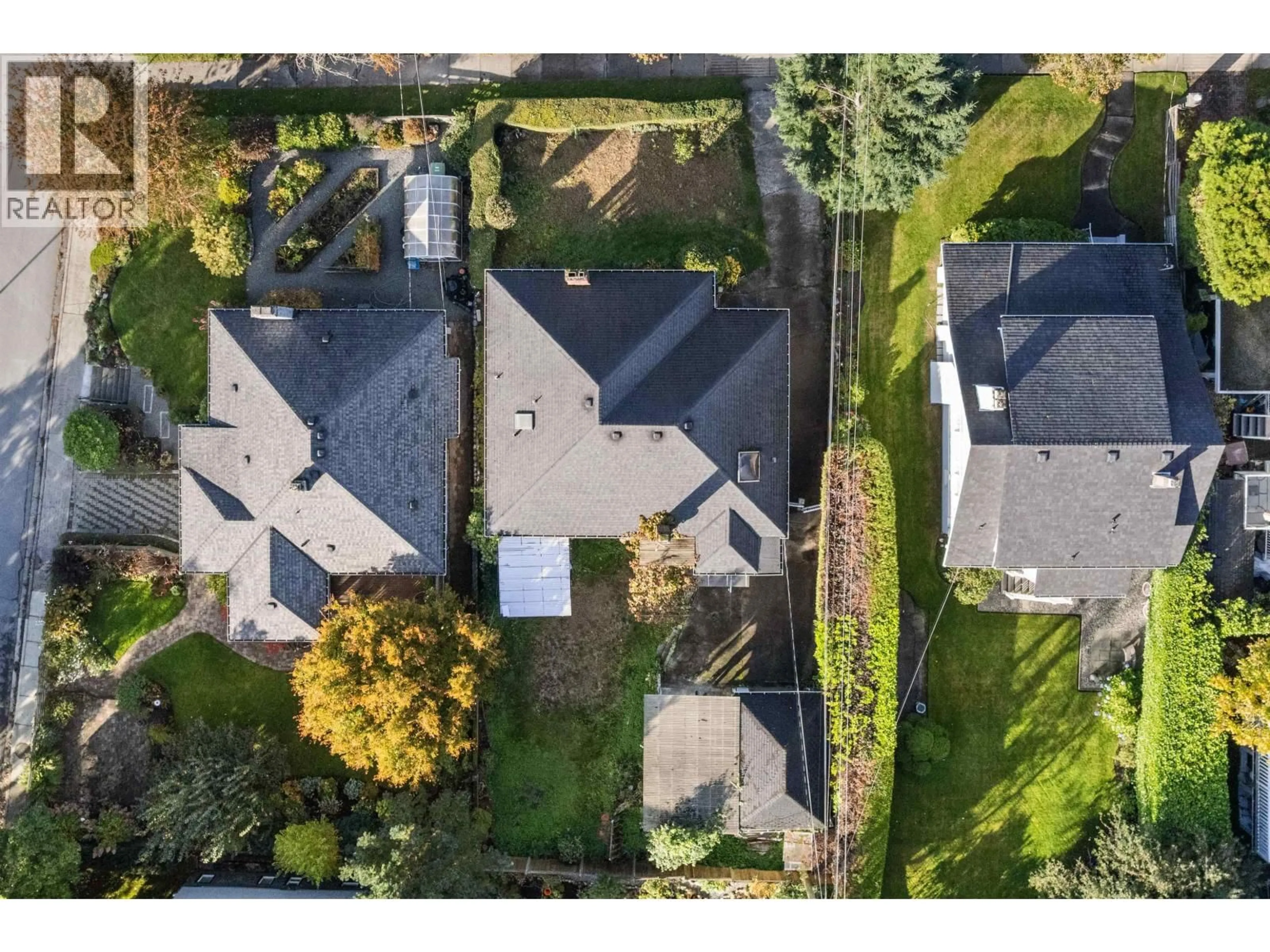 A pic from outside/outdoor area/front of a property/back of a property/a pic from drone, street for 1830 33RD AVENUE, Vancouver British Columbia V6M1B2