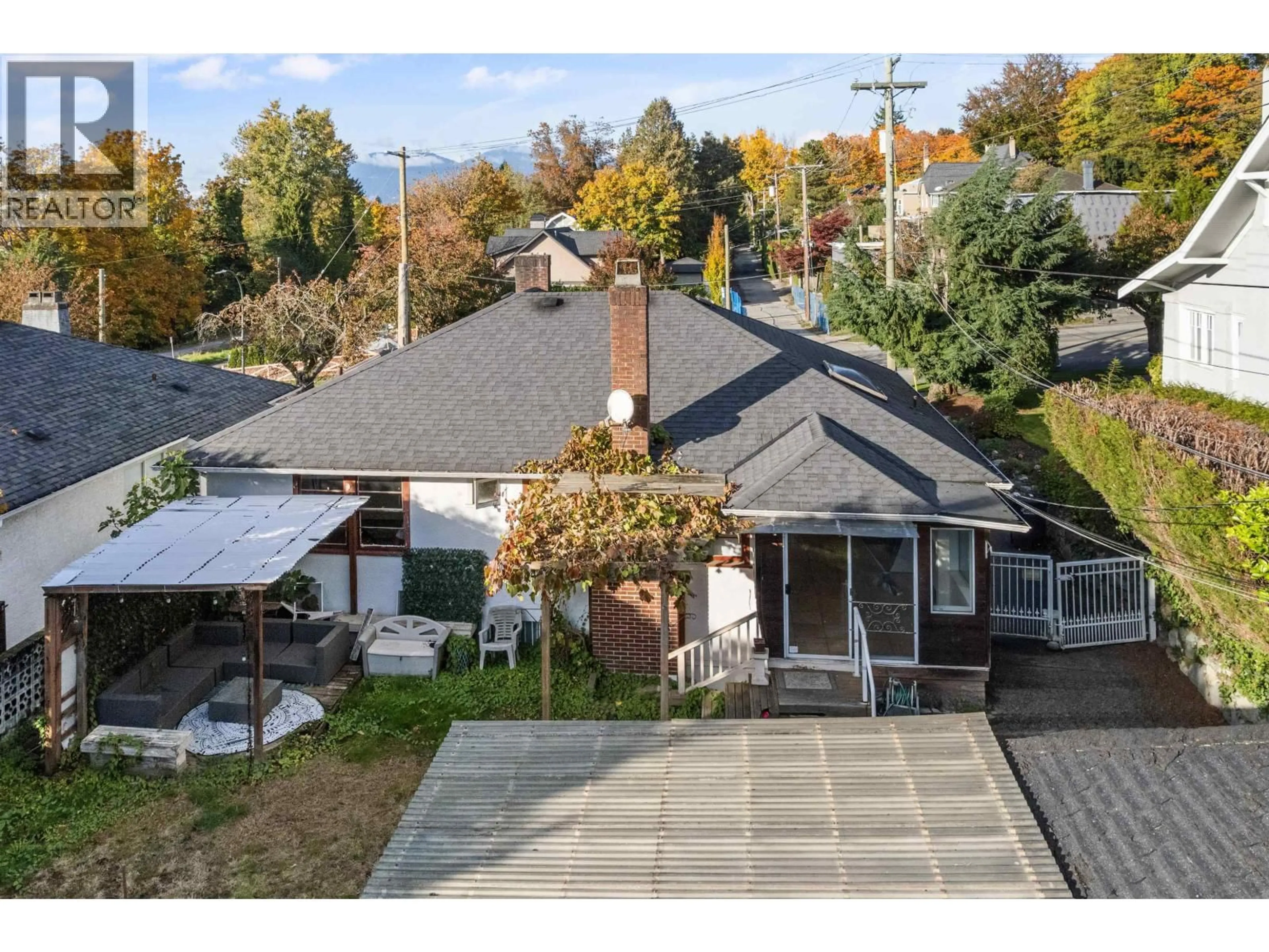 A pic from outside/outdoor area/front of a property/back of a property/a pic from drone, street for 1830 33RD AVENUE, Vancouver British Columbia V6M1B2