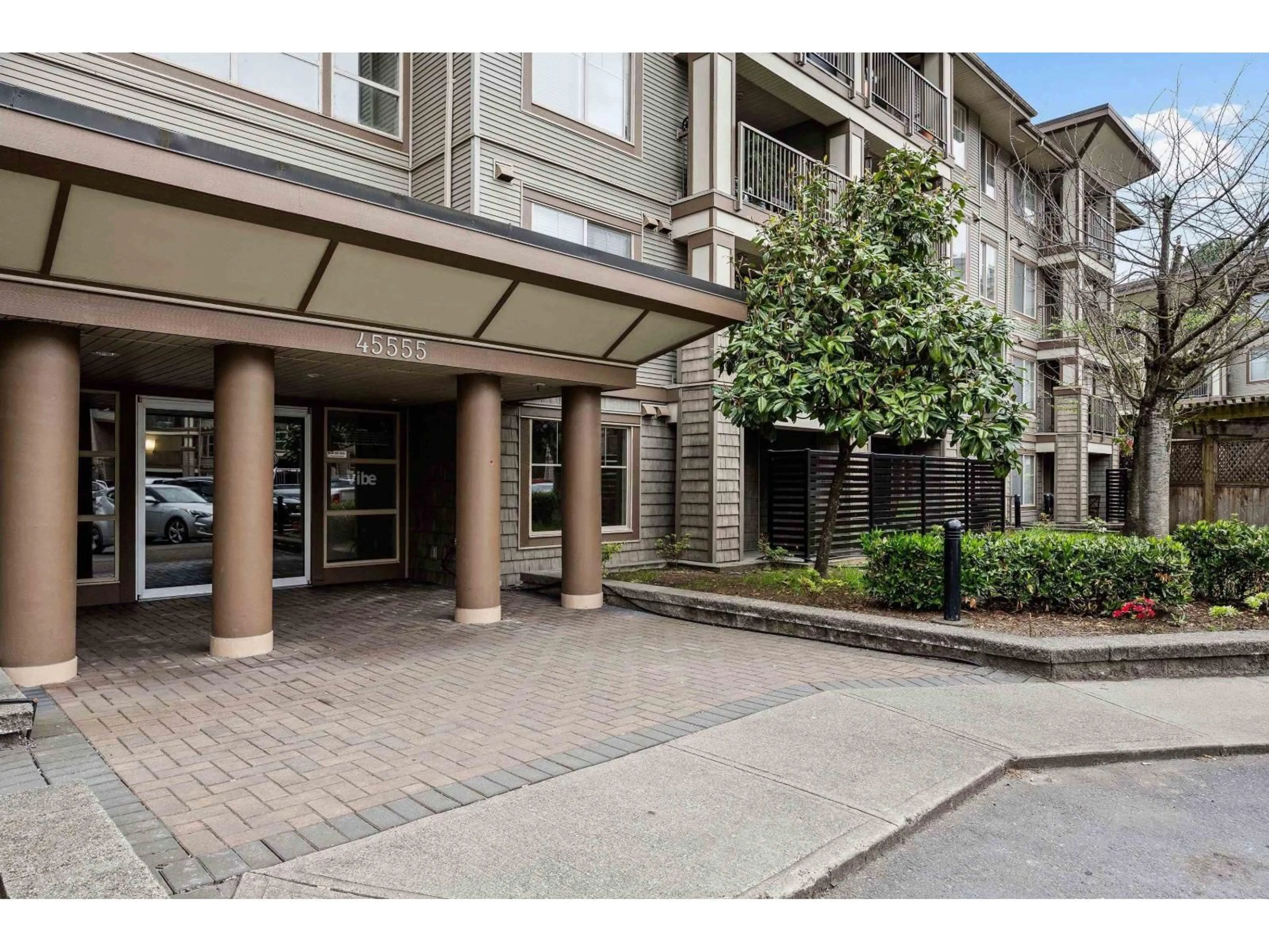 Indoor foyer for 113 - 45555 YALE ROAD, Chilliwack British Columbia V2P0A9