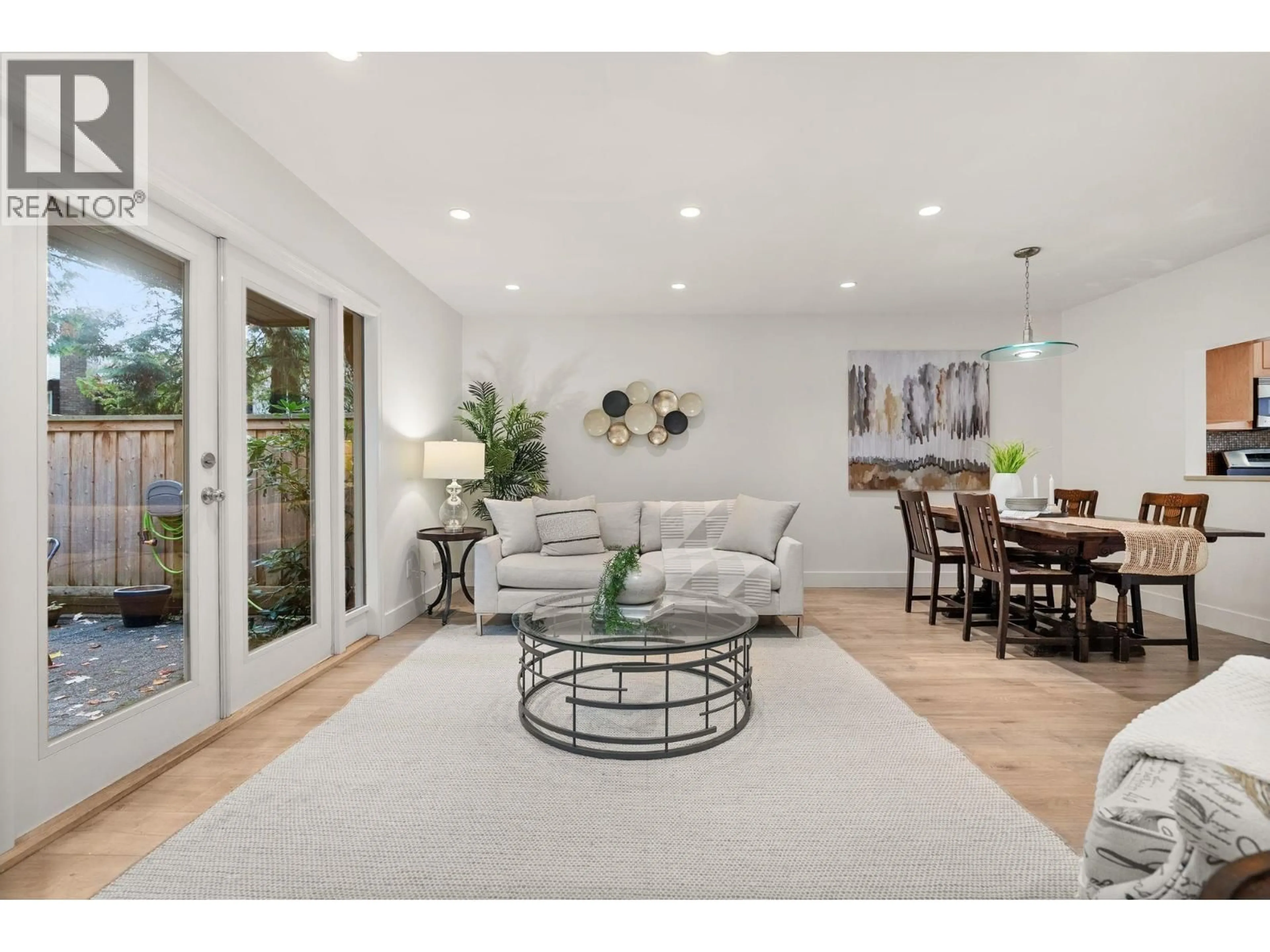 Living room with furniture, unknown for 2307 MOUNTAIN HIGHWAY, North Vancouver British Columbia V7J2N2