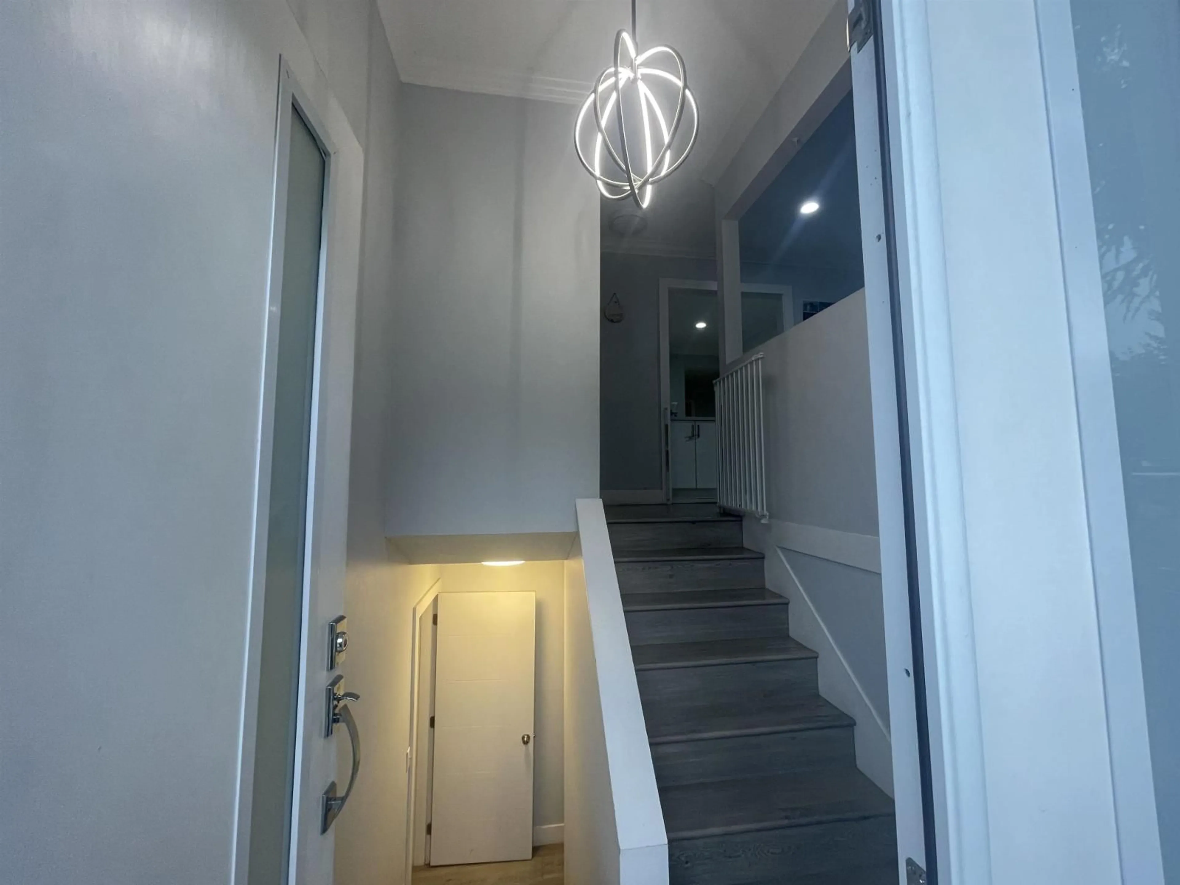 Indoor foyer for 15077 86B, Surrey British Columbia V3S4V3