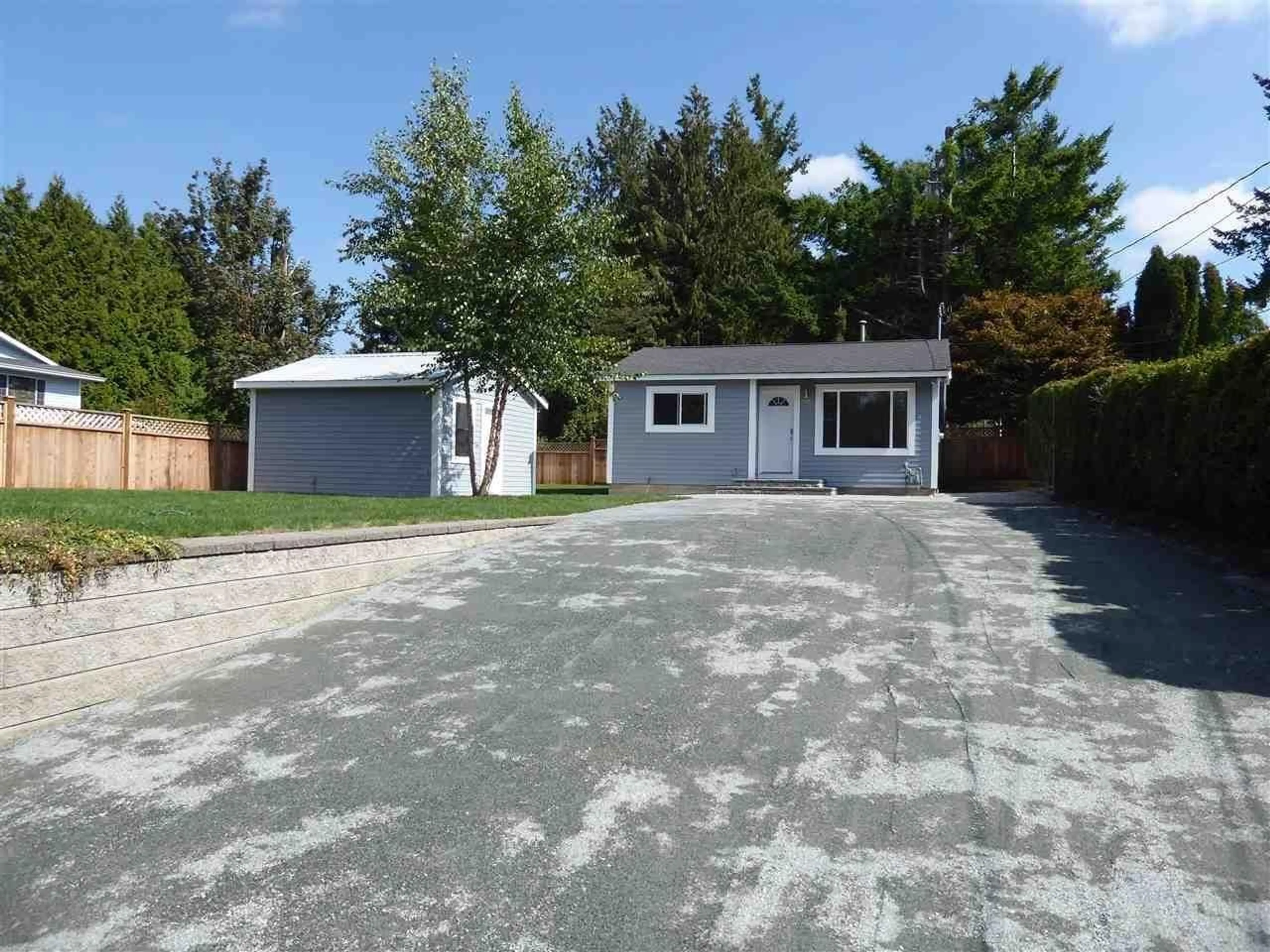 A pic from outside/outdoor area/front of a property/back of a property/a pic from drone, street for 4174 BRADNER, Abbotsford British Columbia V4X1S8