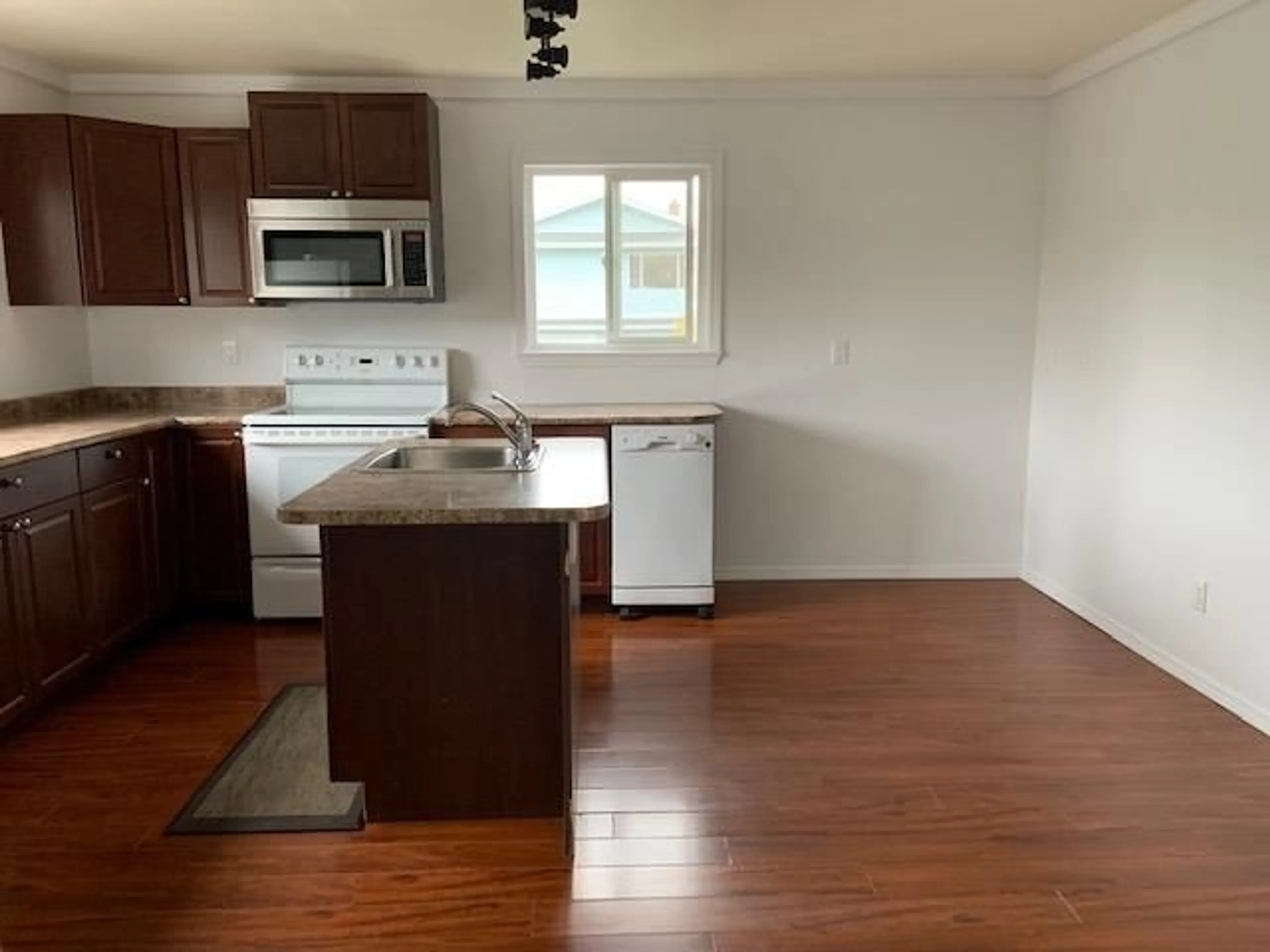 Open concept kitchen, wood/laminate floor for 4174 BRADNER, Abbotsford British Columbia V4X1S8