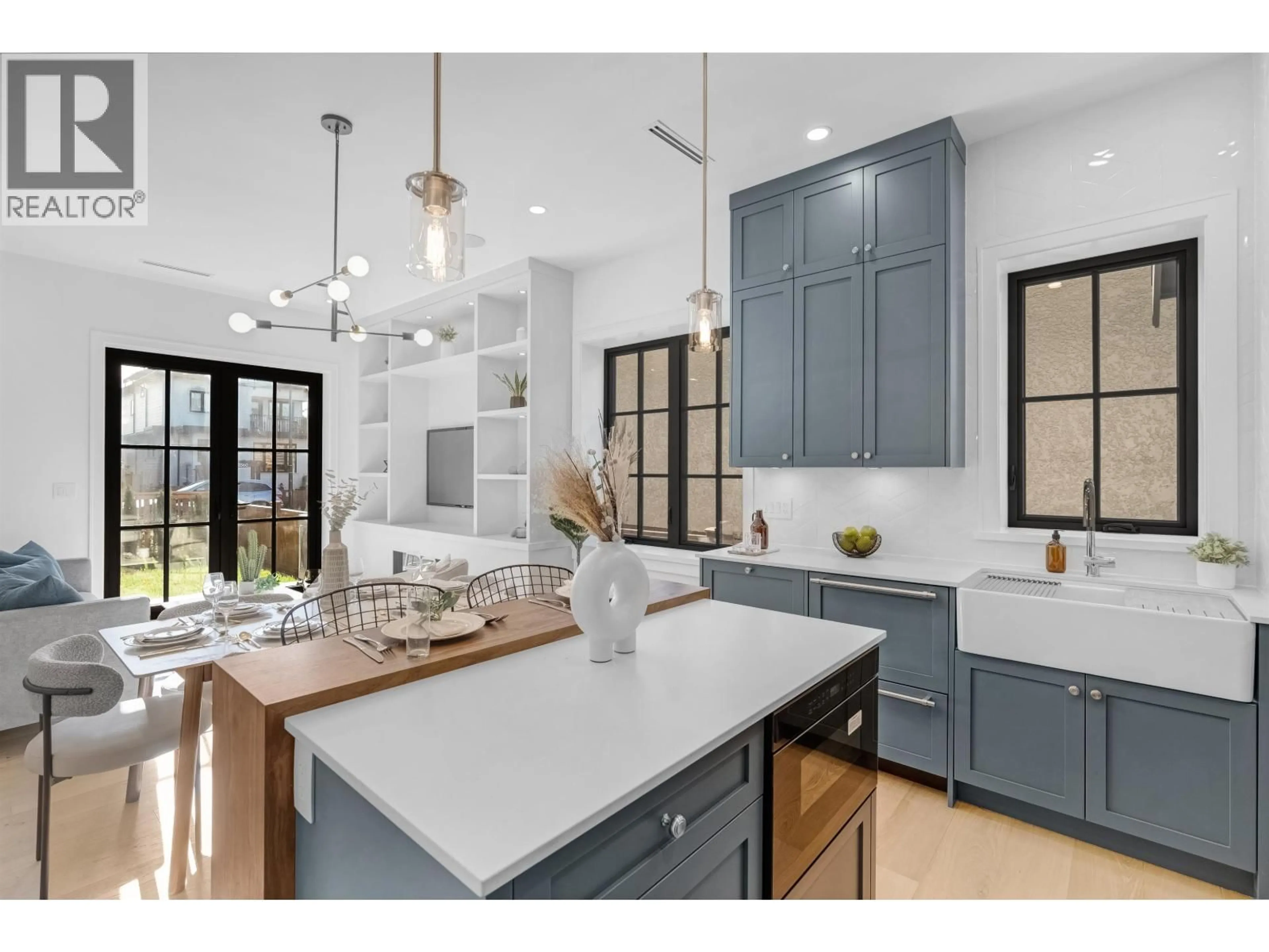 Open concept kitchen, ceramic/tile floor for 1 - 2565 DUNDAS STREET, Vancouver British Columbia V5K1P7