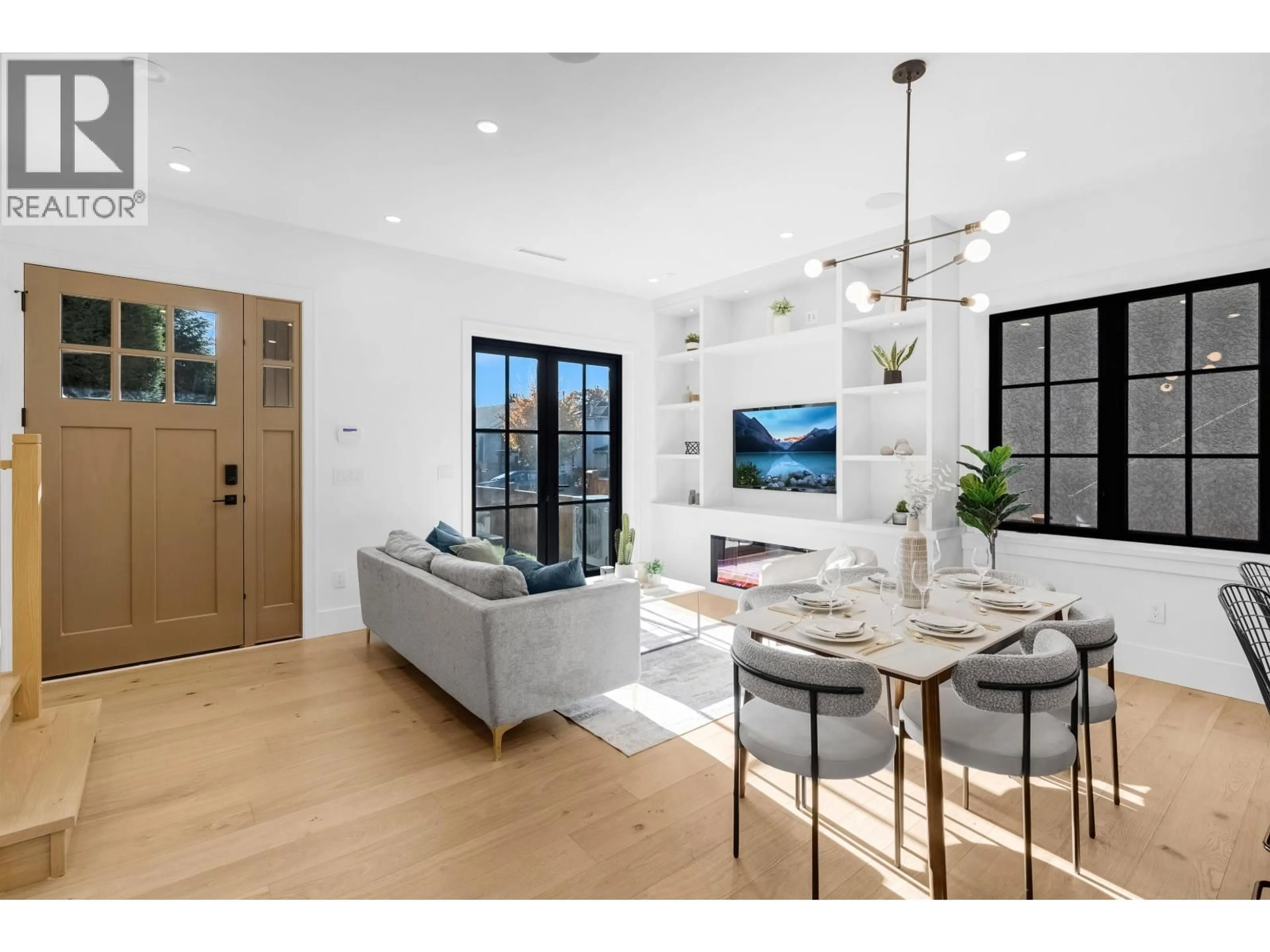 Unknown for 1 - 2565 DUNDAS STREET, Vancouver British Columbia V5K1P7