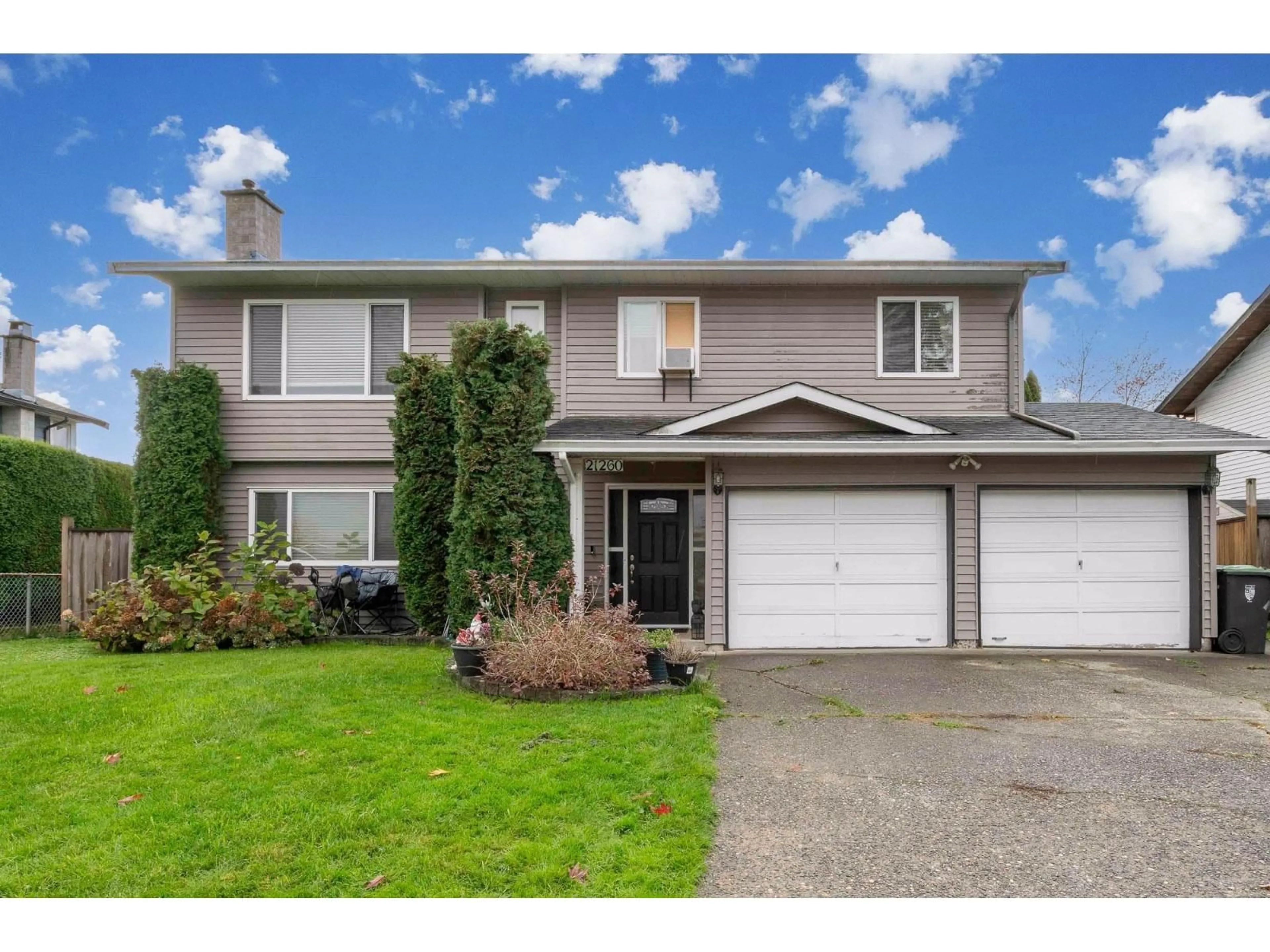 Home with vinyl exterior material, street for 21260 95, Langley British Columbia V1M1L8