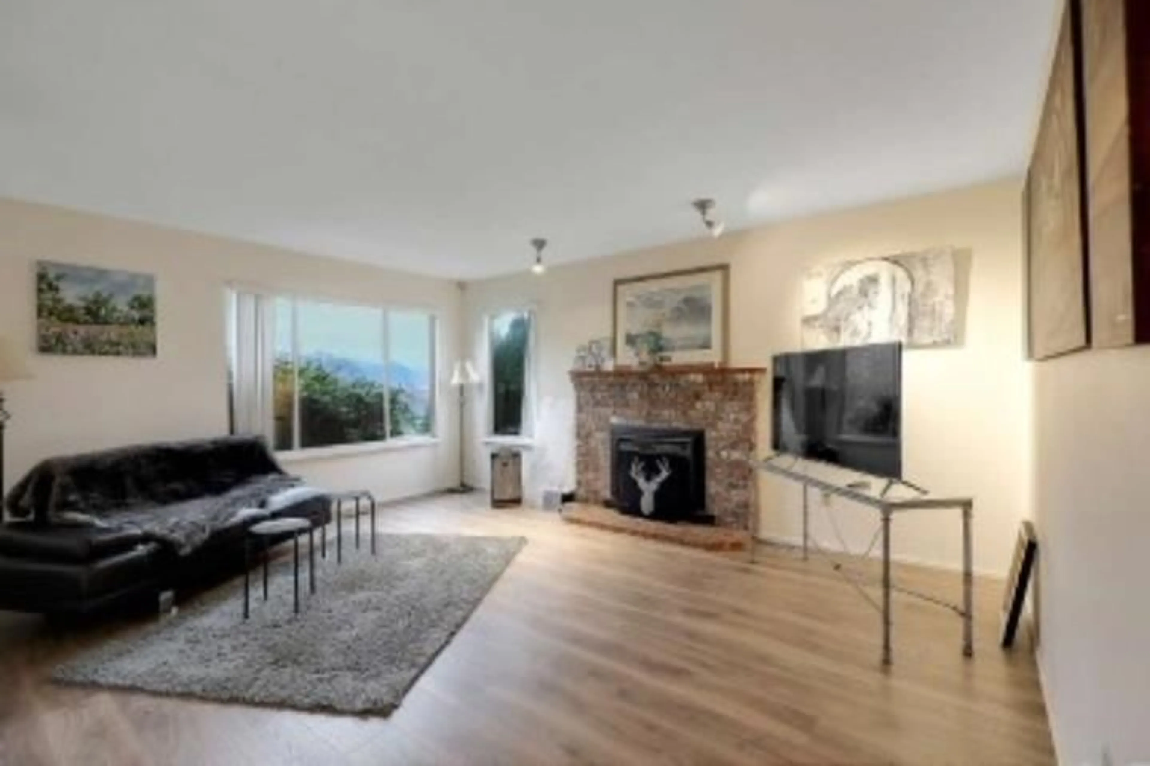 Living room with furniture, wood/laminate floor for 7381 GRAND STREET, Mission British Columbia V2V3S3