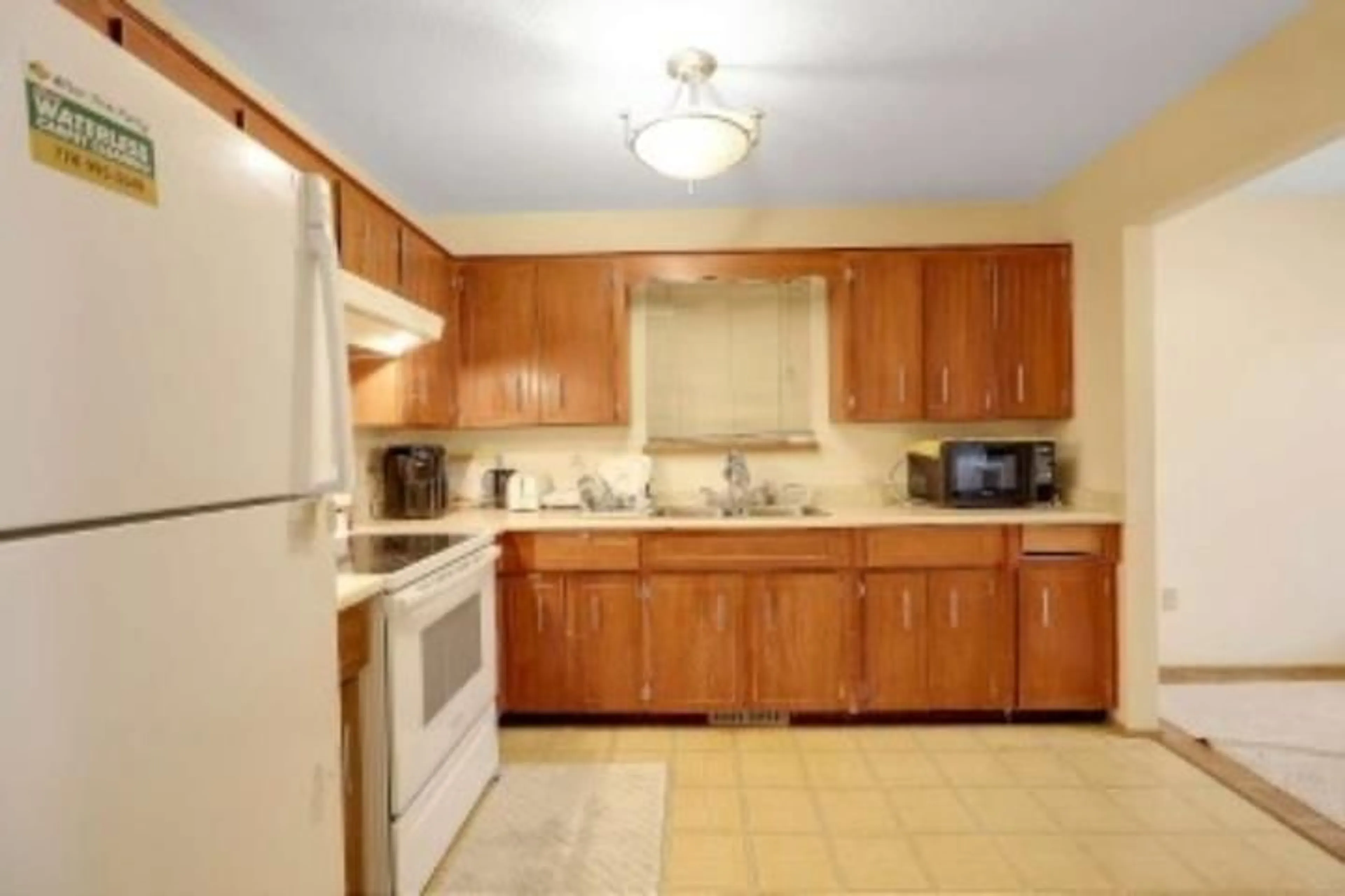 Standard kitchen, unknown for 7381 GRAND STREET, Mission British Columbia V2V3S3