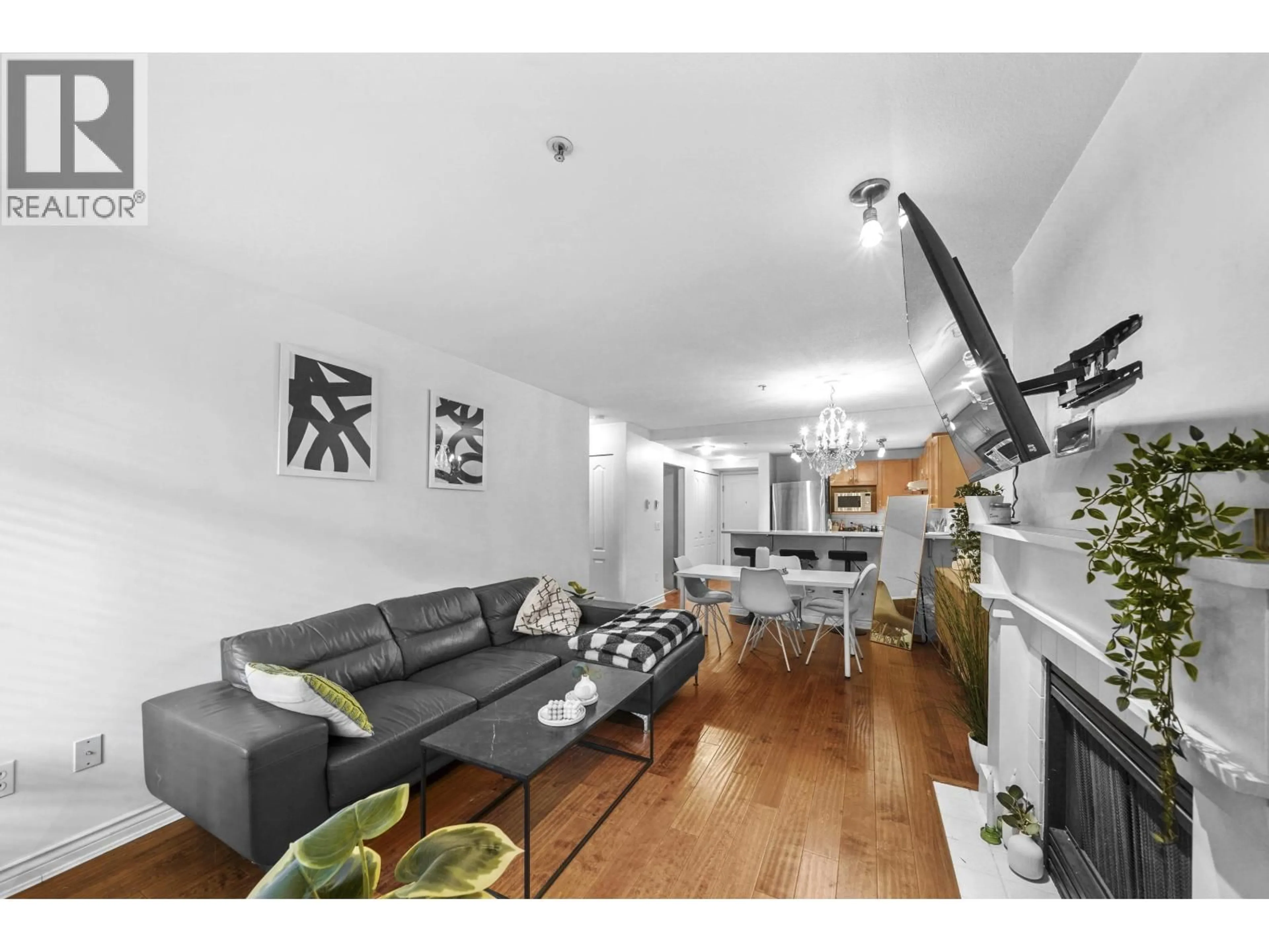 Living room with furniture, wood/laminate floor for 3068 4TH AVENUE, Vancouver British Columbia V6K1R4