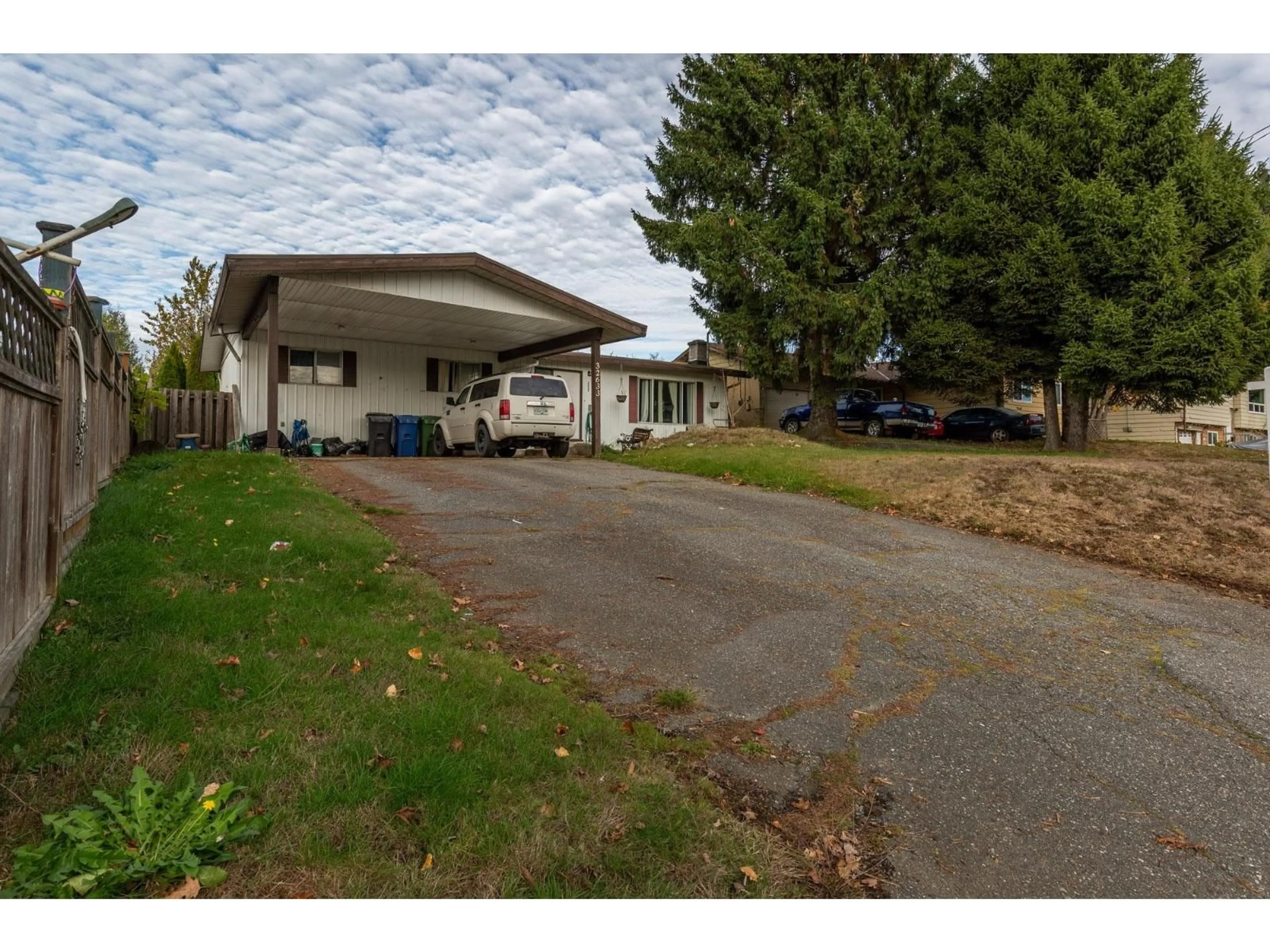 A pic from outside/outdoor area/front of a property/back of a property/a pic from drone, street for 32633 MARSHALL, Abbotsford British Columbia V2S4N6