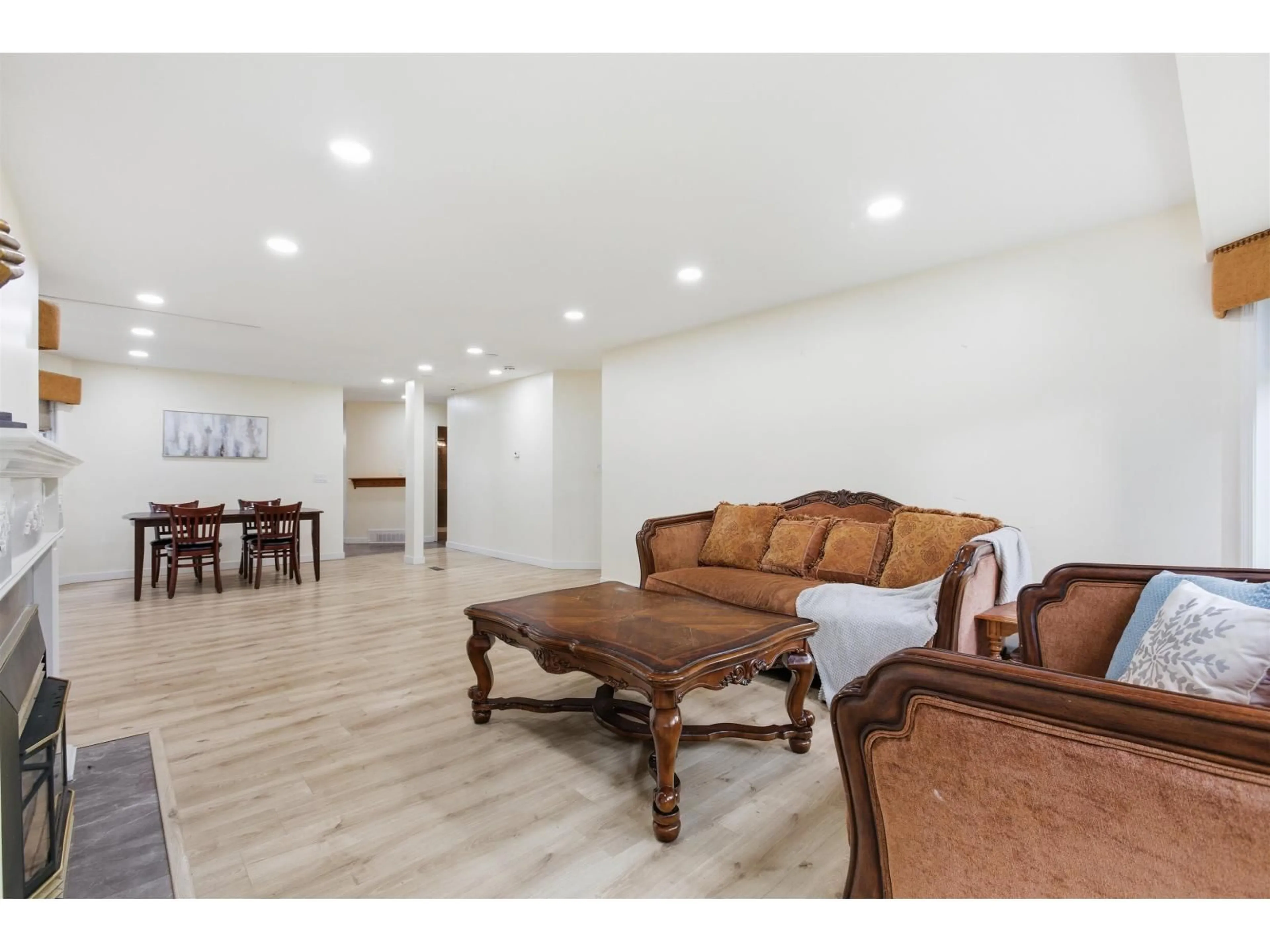 Living room with furniture, wood/laminate floor for 11142 85A, Delta British Columbia V4C7C8