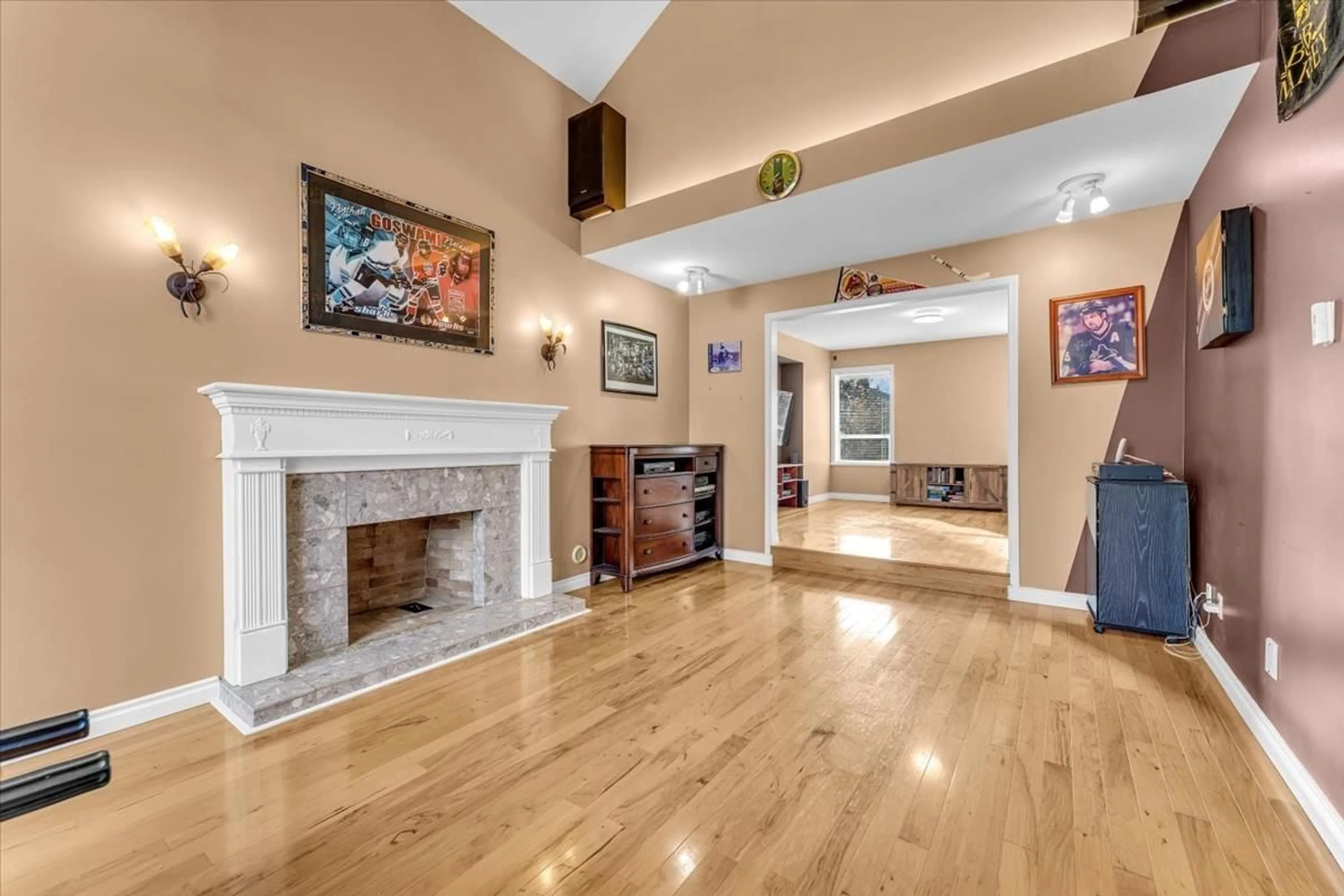 Indoor foyer for 14906 83A, Surrey British Columbia V3S7S1