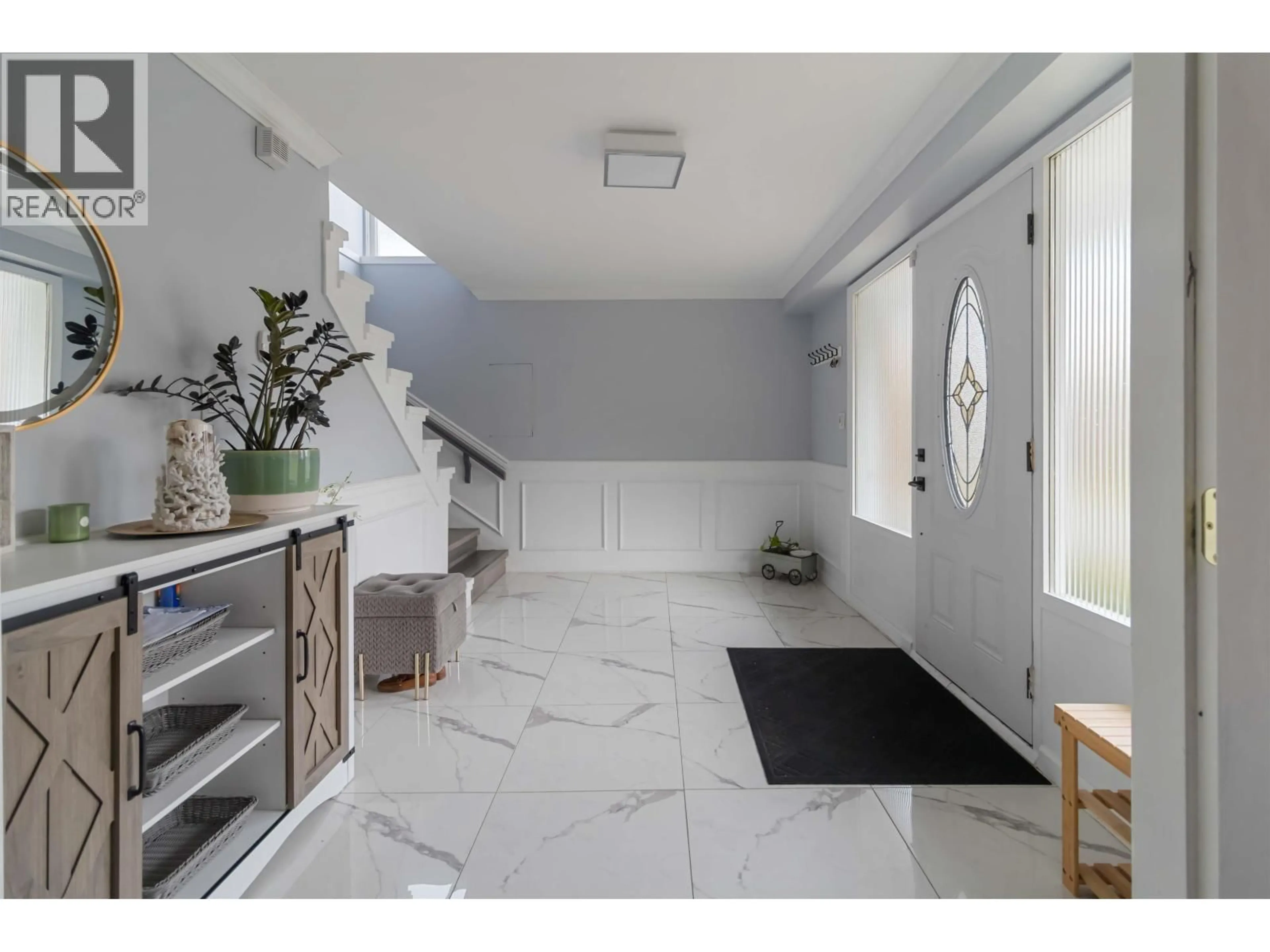 Indoor entryway for 5237 12 AVENUE, Tsawwassen British Columbia V4M2B1