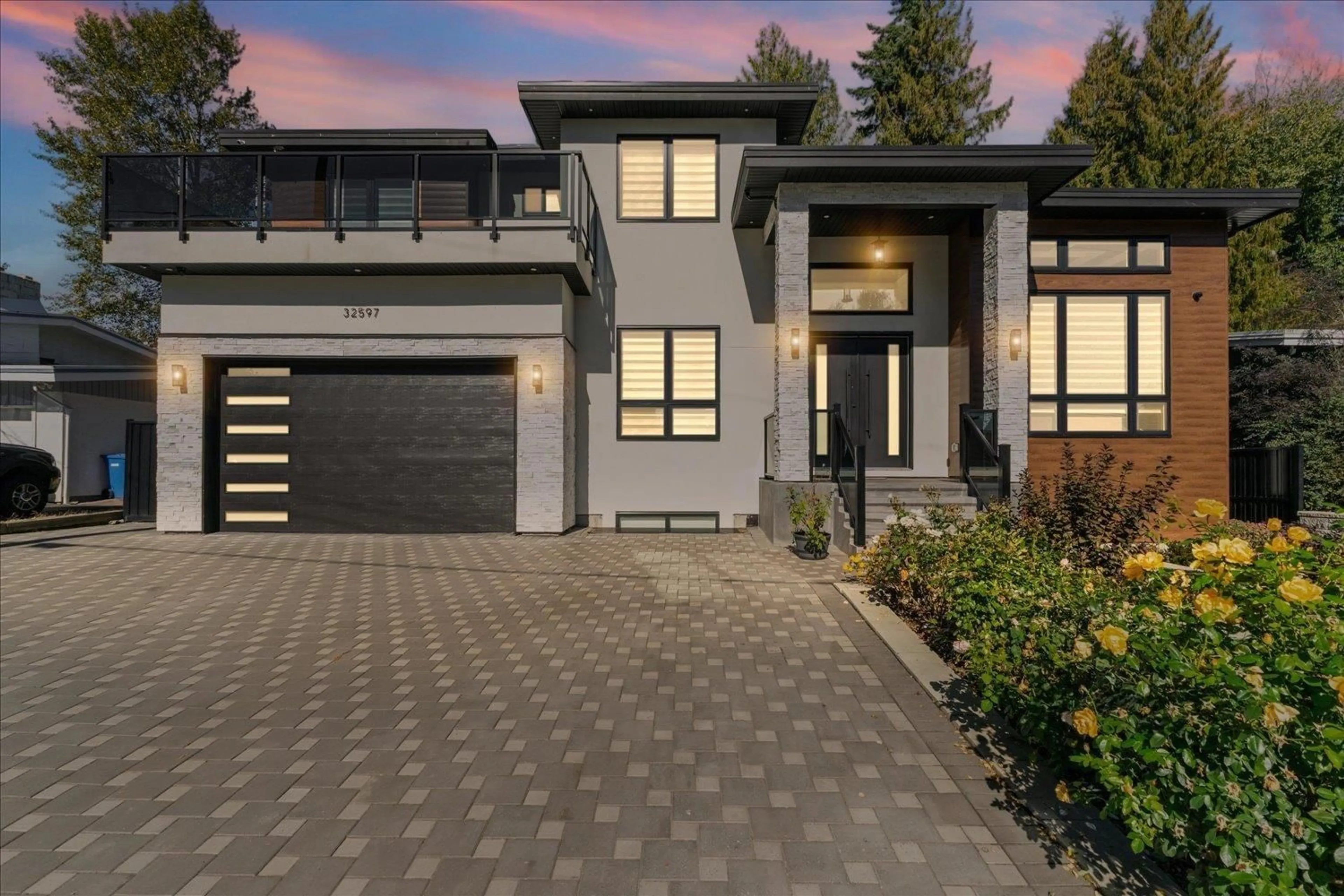 Home with brick exterior material, street for 32597 WILLINGDON, Abbotsford British Columbia V2T1S1