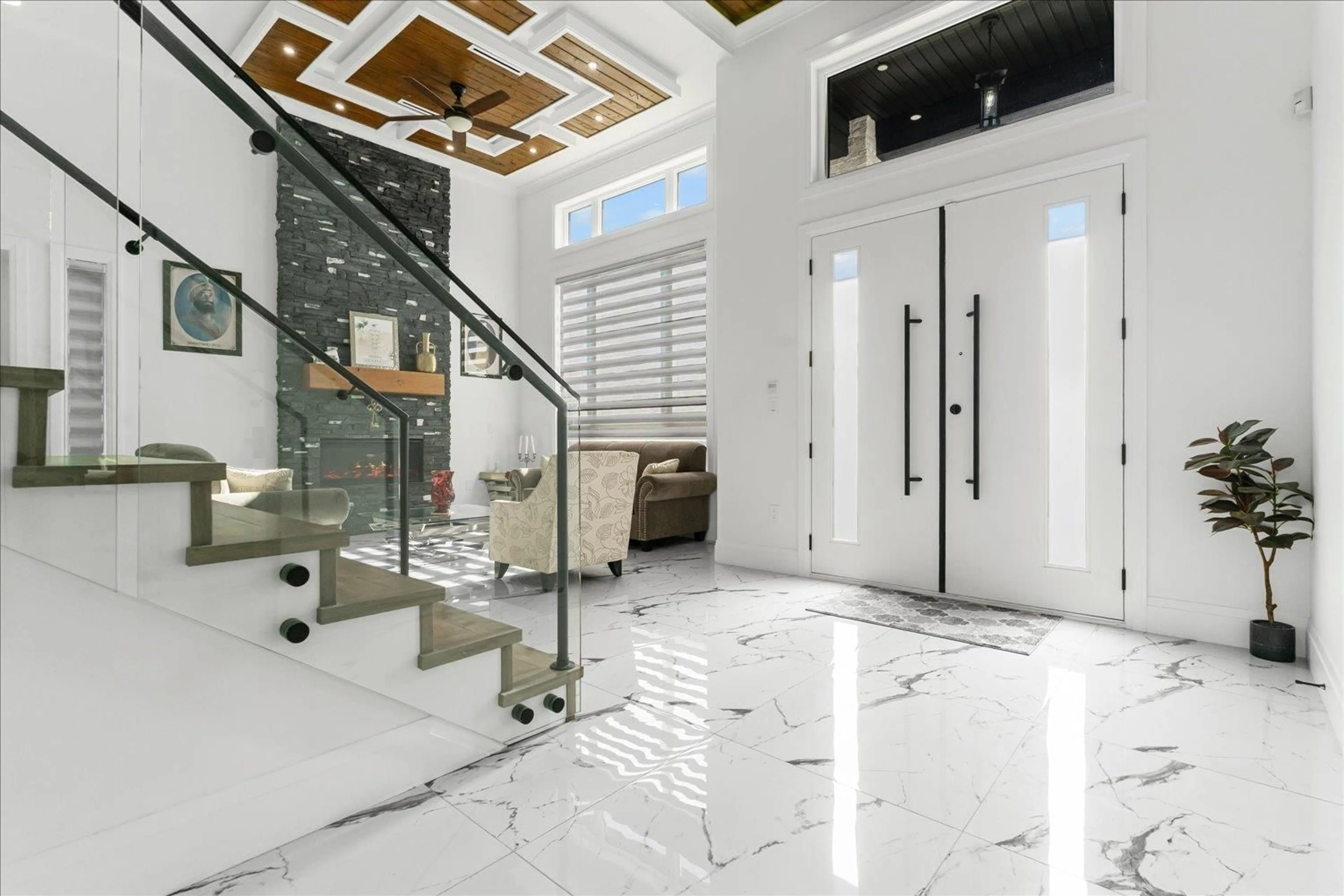 Indoor foyer for 32597 WILLINGDON, Abbotsford British Columbia V2T1S1