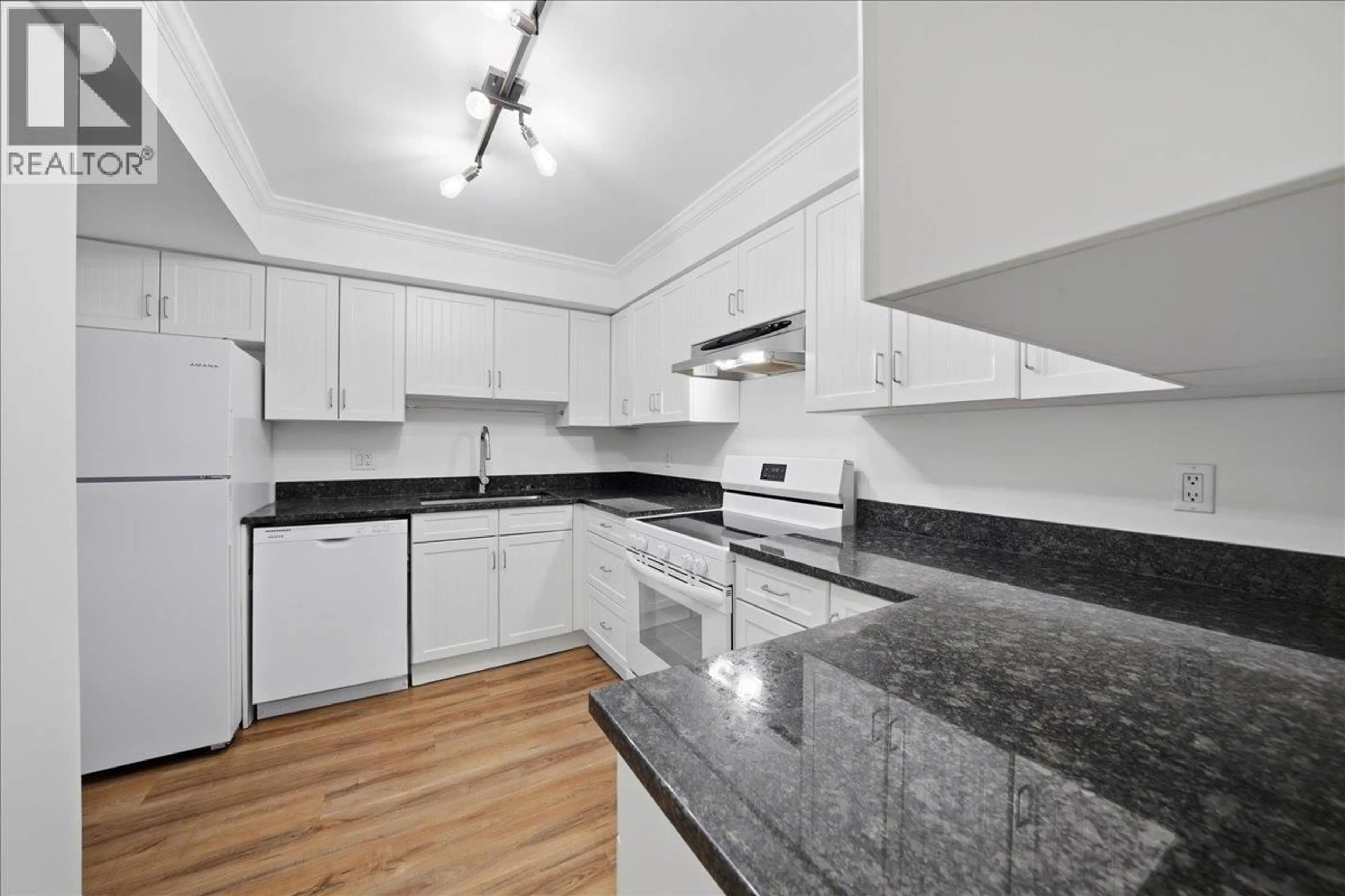 Standard kitchen, unknown for PH 406 - 1340 DUCHESS AVENUE, West Vancouver British Columbia V7T1H6