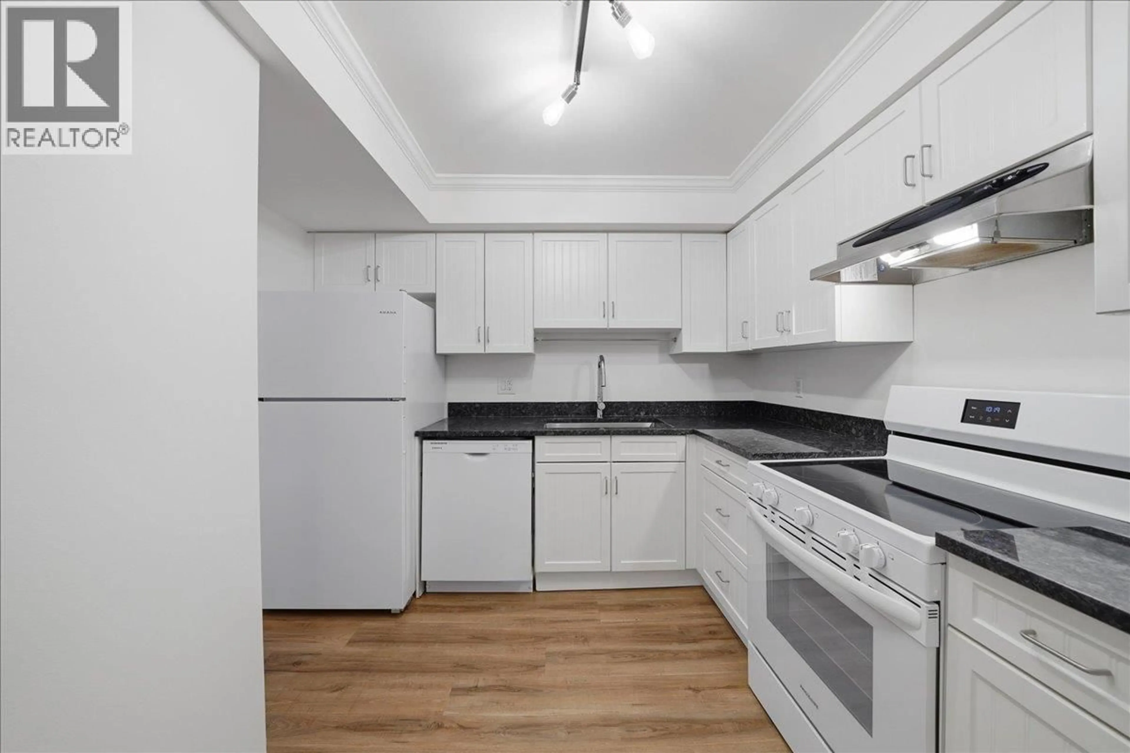 Standard kitchen, unknown for PH 406 - 1340 DUCHESS AVENUE, West Vancouver British Columbia V7T1H6