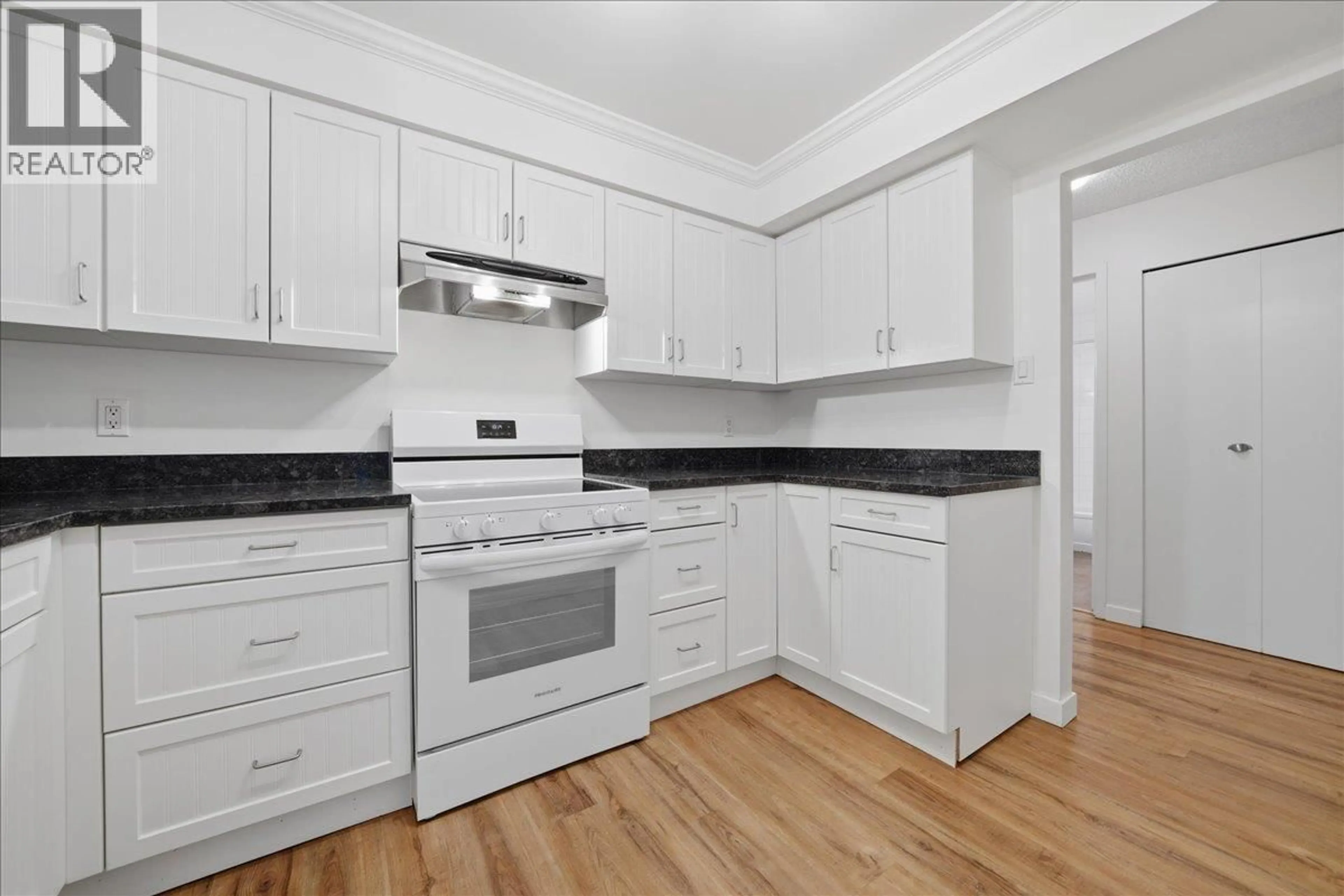 Standard kitchen, unknown for PH 406 - 1340 DUCHESS AVENUE, West Vancouver British Columbia V7T1H6