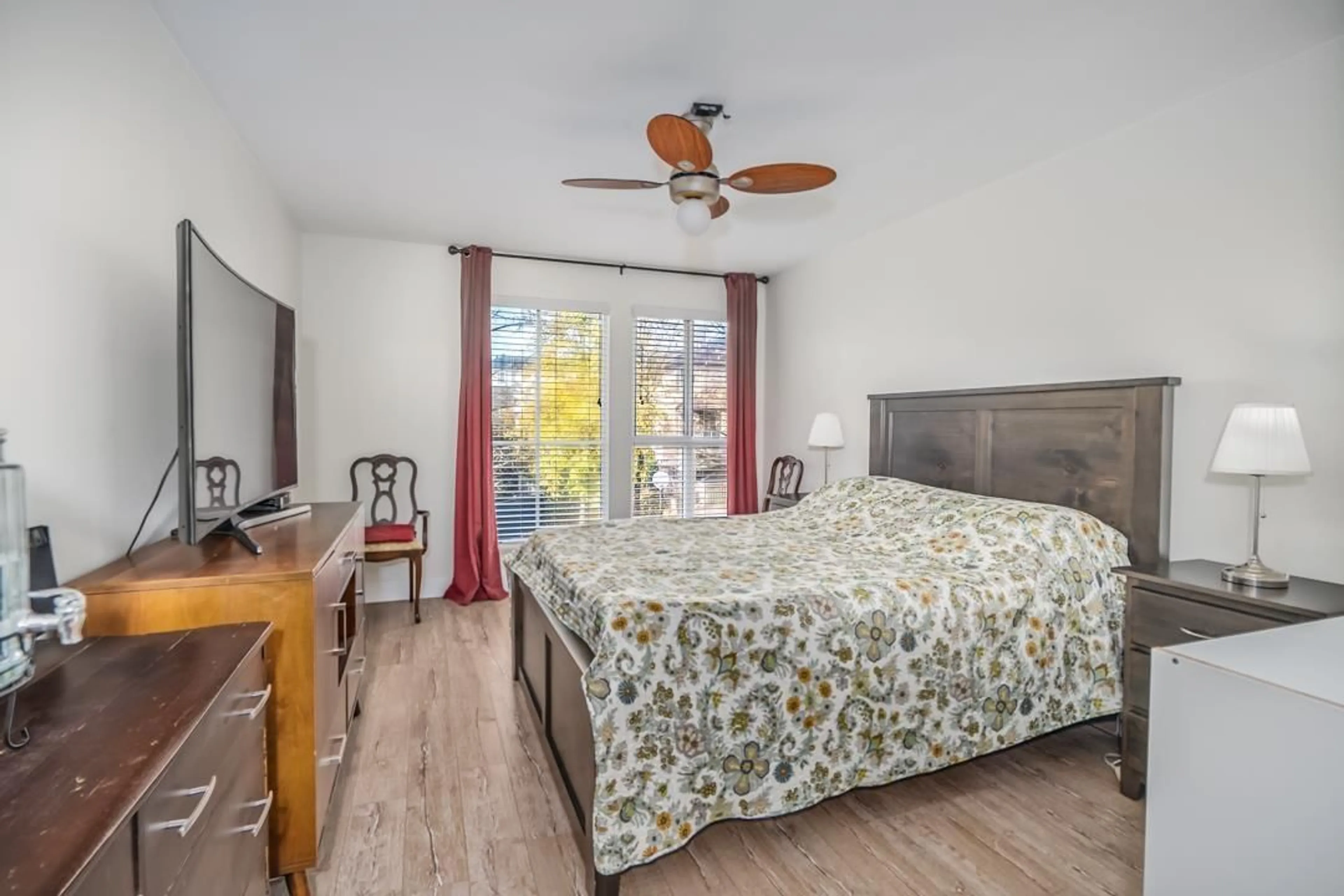 Bedroom with bed, wood/laminate floor for 209 - 14993 101A, Surrey British Columbia V3R0T1