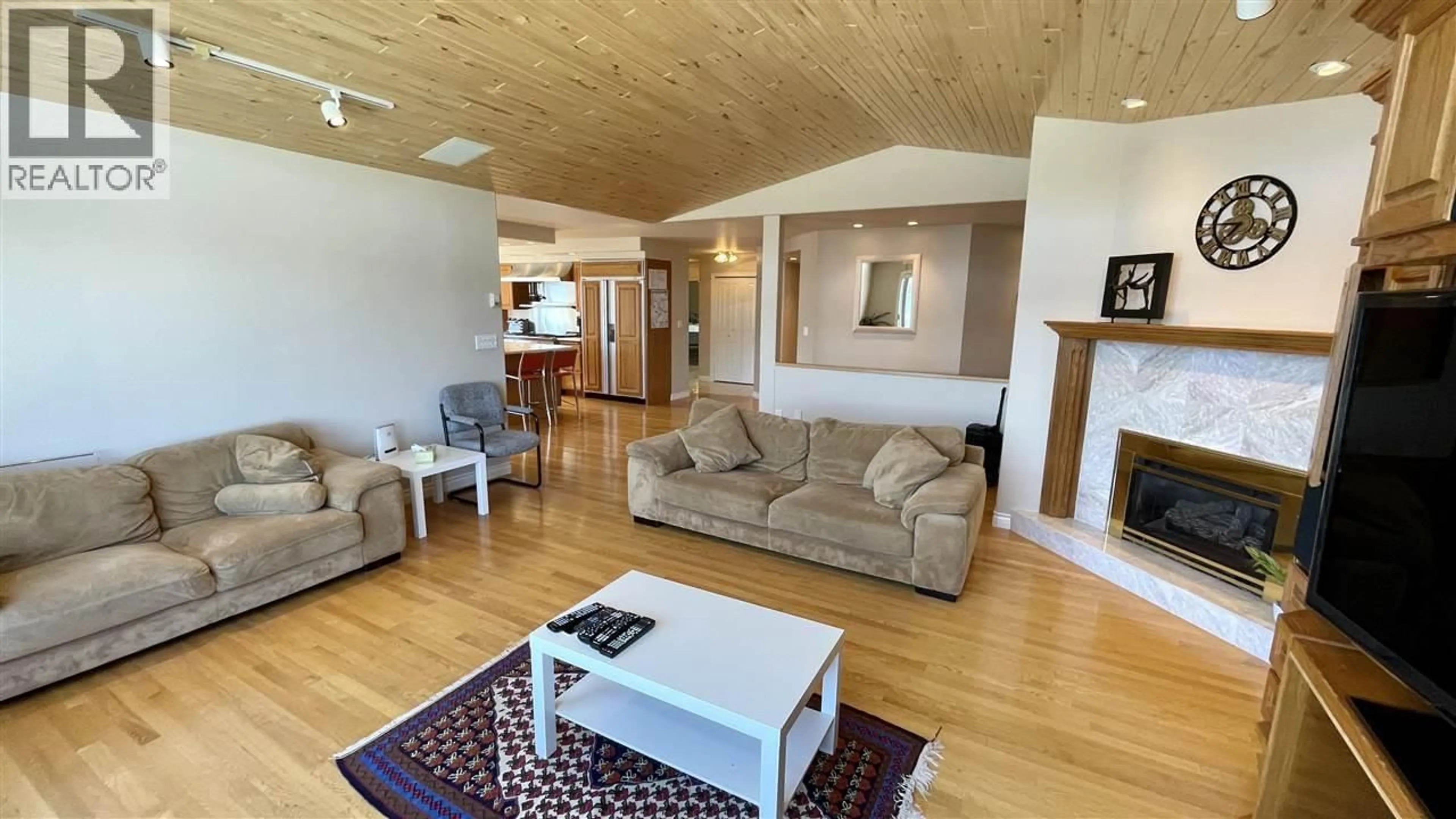 Living room with furniture, wood/laminate floor for 6262 MULLIGAN DRIVE, Horse Lake British Columbia V0K2E3