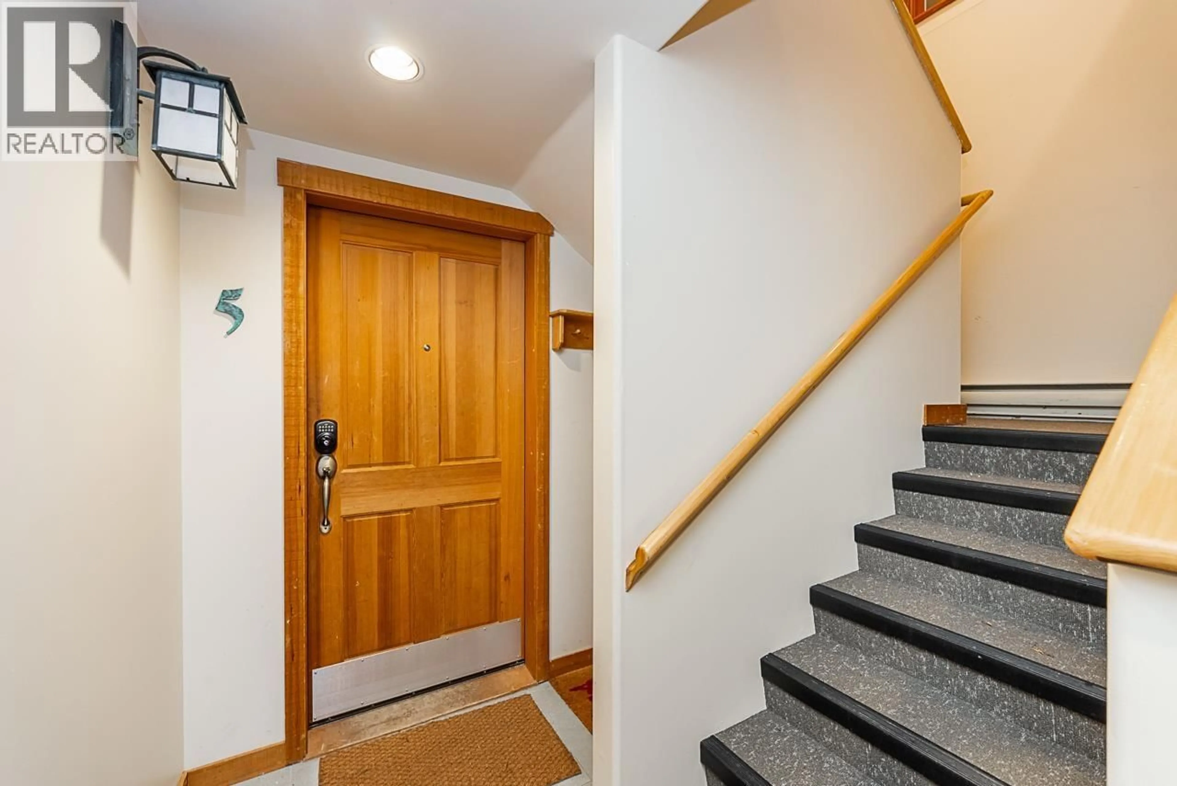 Indoor foyer for 5 - 2240 NORDIC DRIVE, Whistler British Columbia V8E0P3
