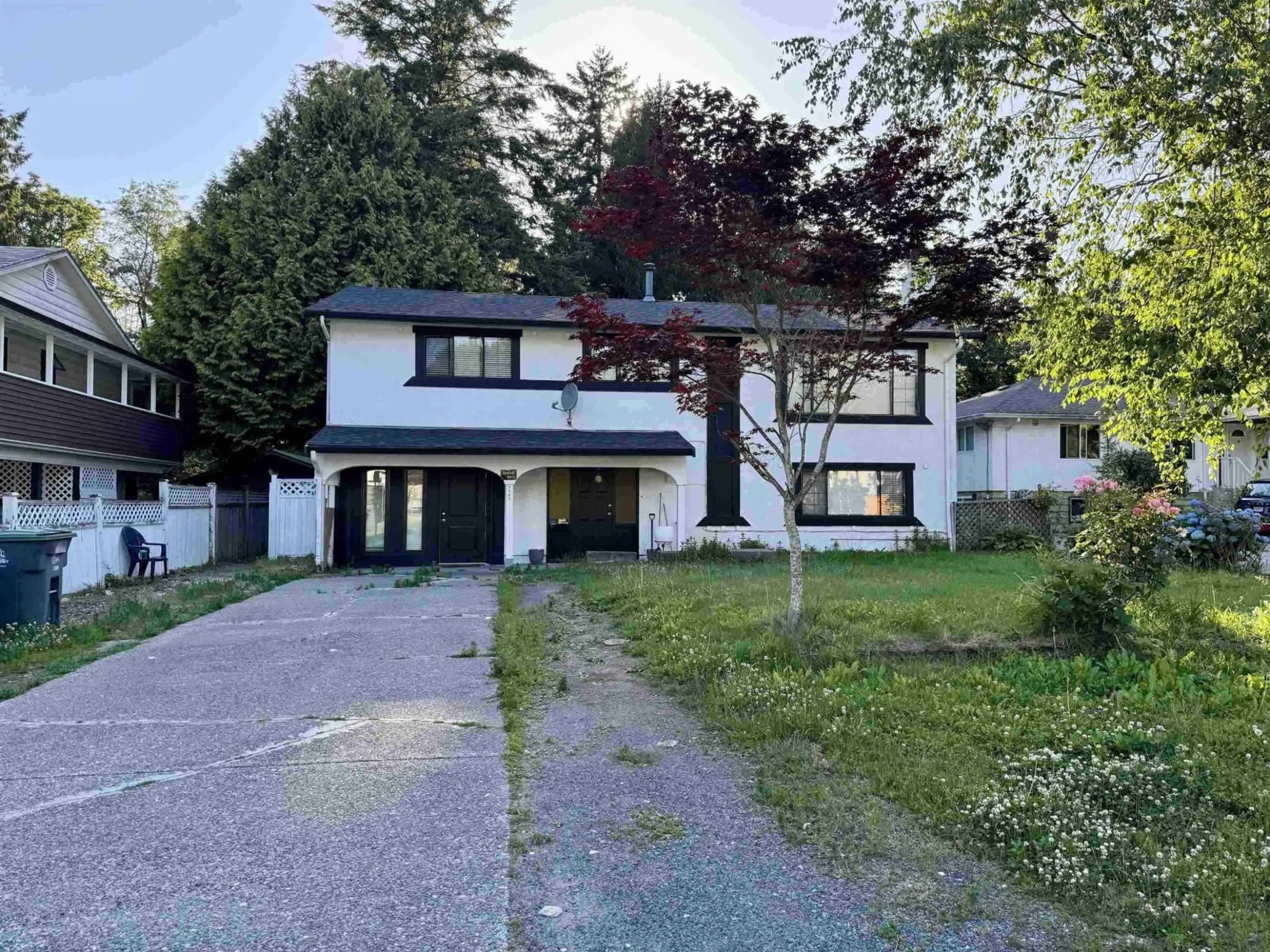 A pic from outside/outdoor area/front of a property/back of a property/a pic from drone, street for 9543 139, Surrey British Columbia V3V5X7