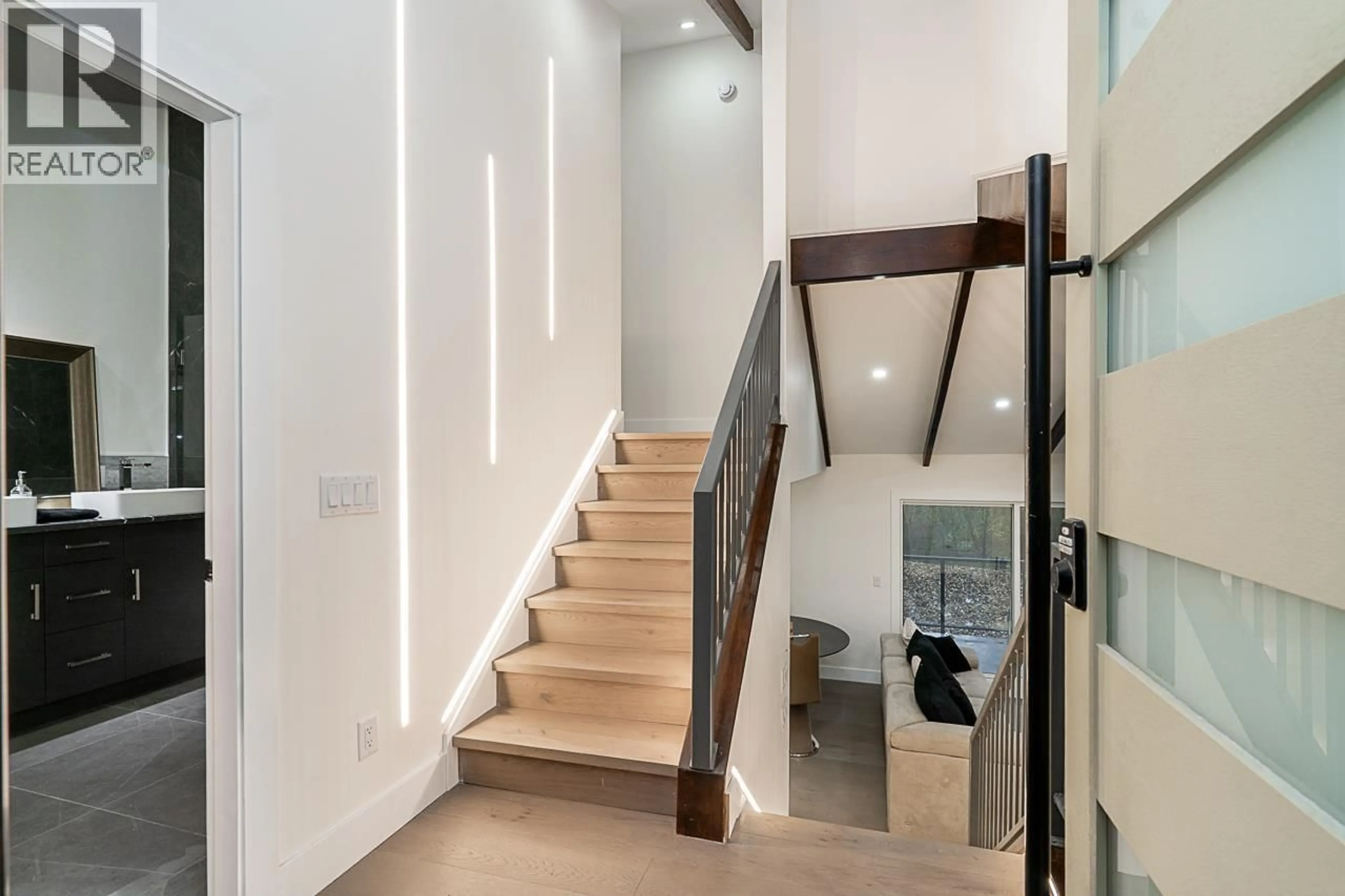 Stairs for 23385 TAMARACK LANE, Maple Ridge British Columbia V2W1A8