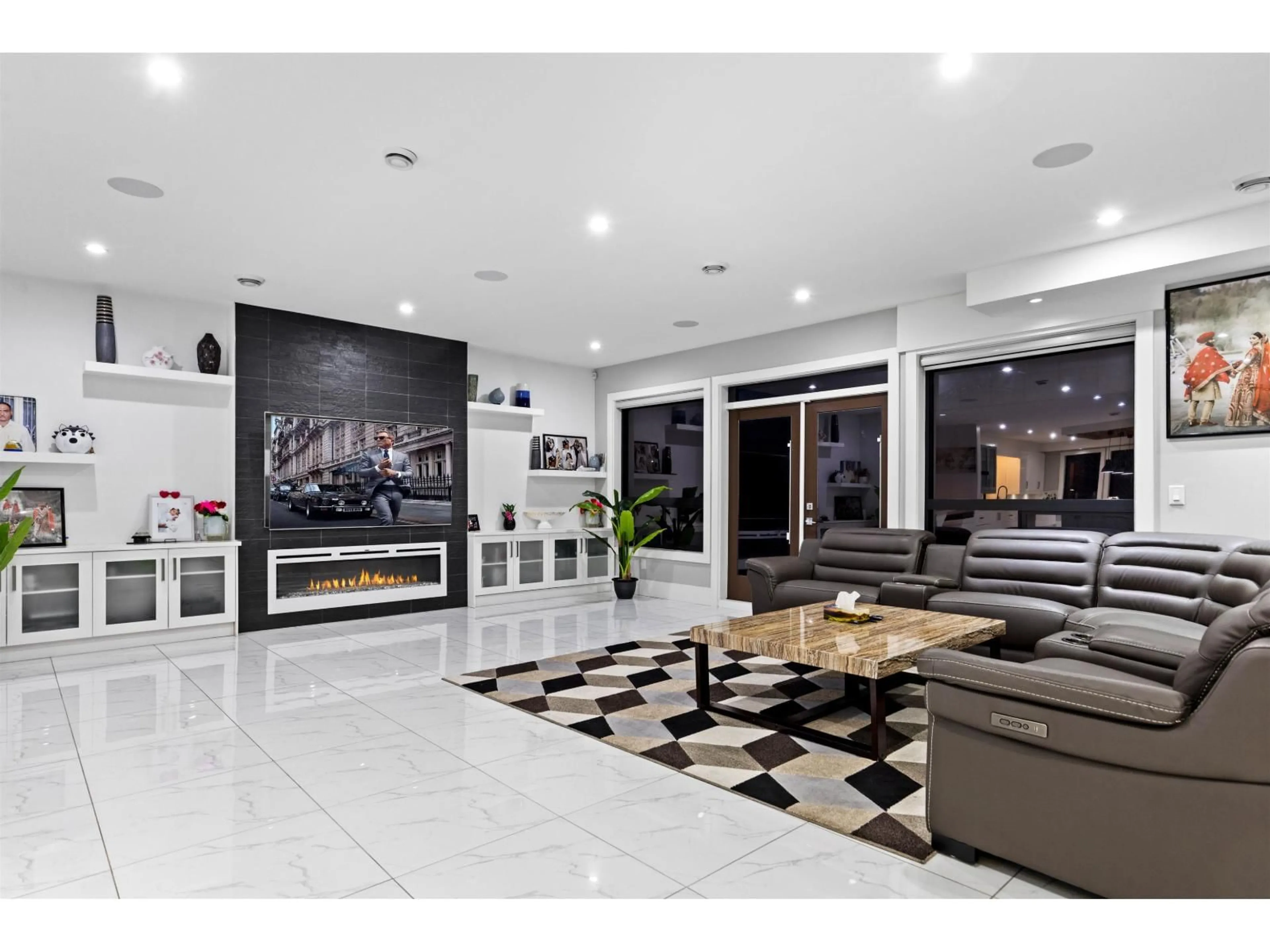 Lobby for 10550 127, Surrey British Columbia V3V5K2