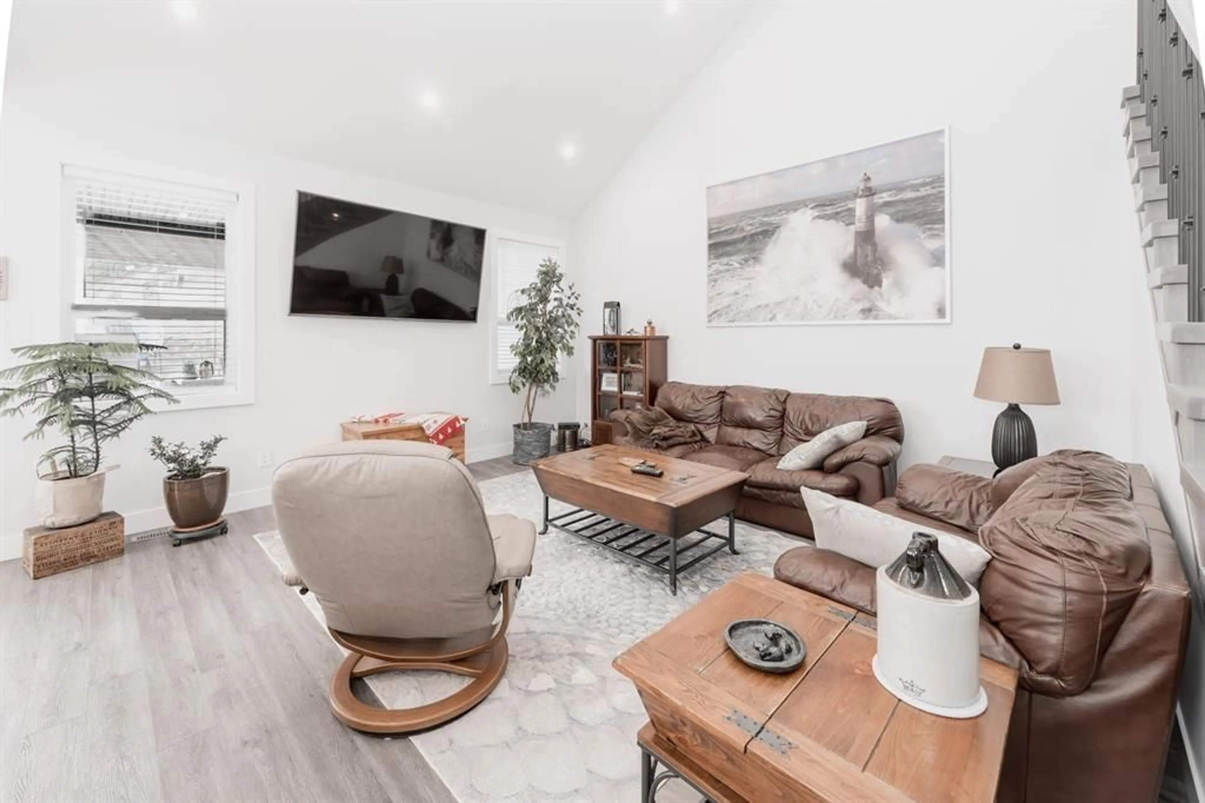 Living room with furniture, wood/laminate floor for 9573 STAVE LAKE, Mission British Columbia V2V0B4