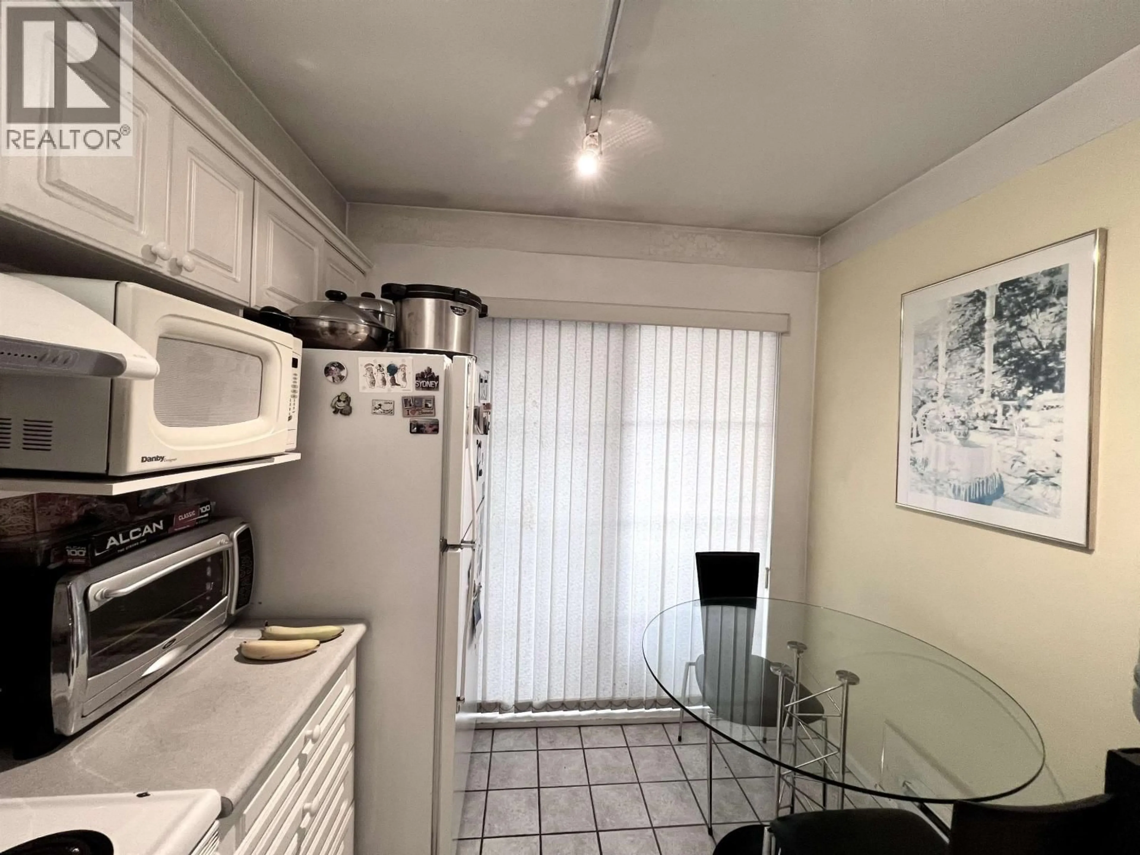 Standard kitchen, unknown for 11 - 7488 SALISBURY AVENUE, Burnaby British Columbia V5E3A3