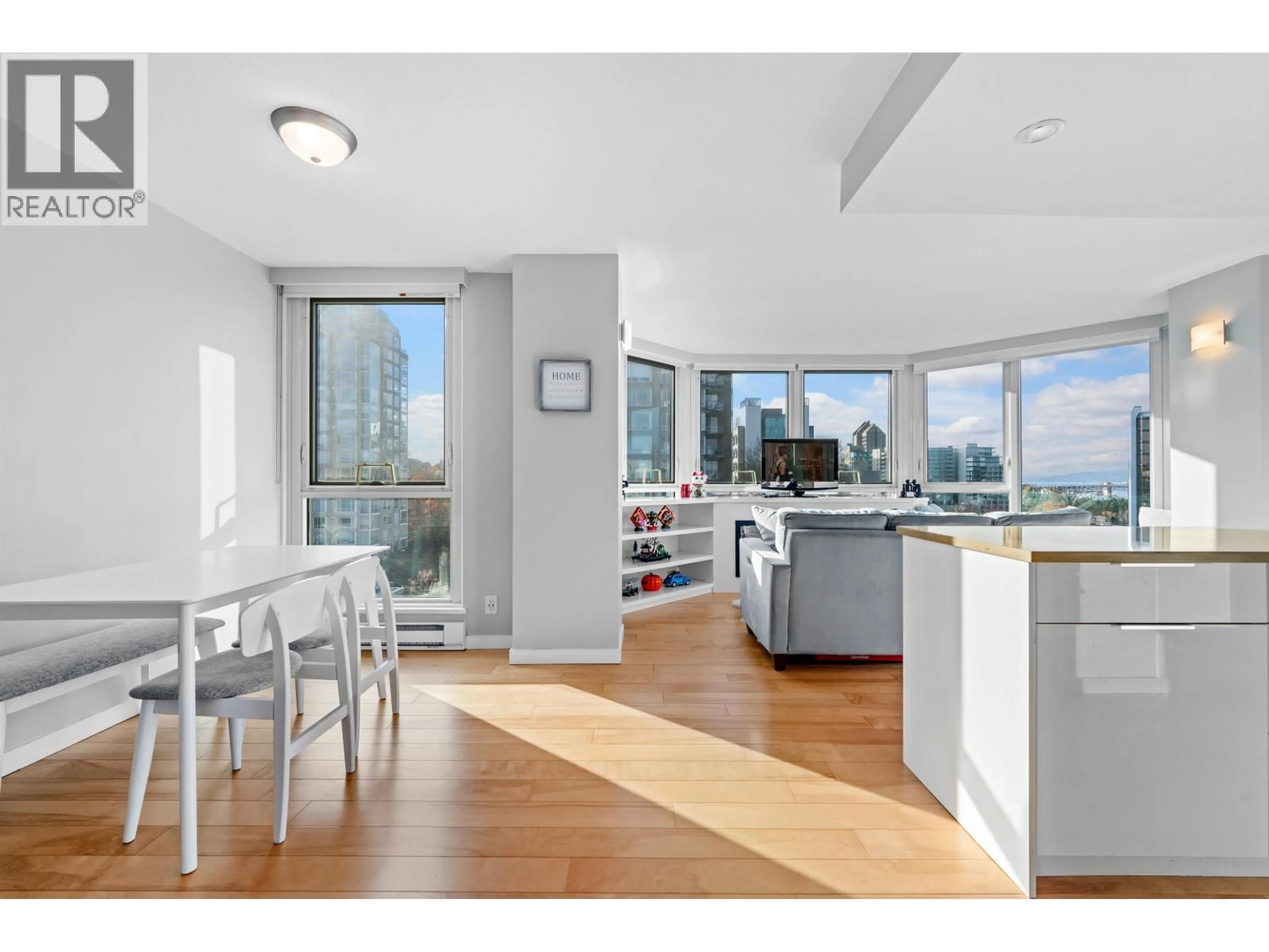 Open concept kitchen, unknown for 911 - 500 10TH AVENUE, Vancouver British Columbia V5Z4P1