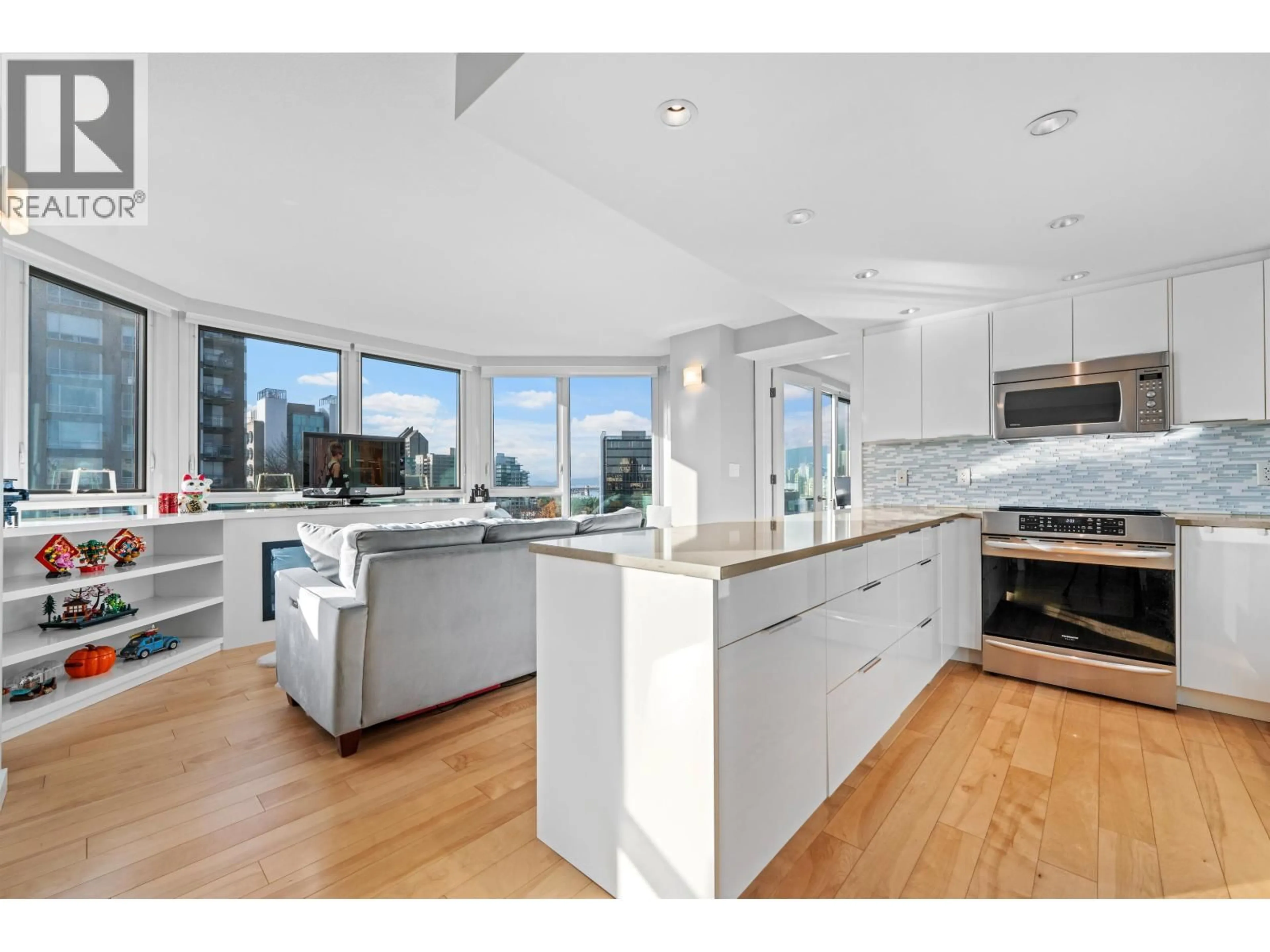 Open concept kitchen, unknown for 911 - 500 10TH AVENUE, Vancouver British Columbia V5Z4P1