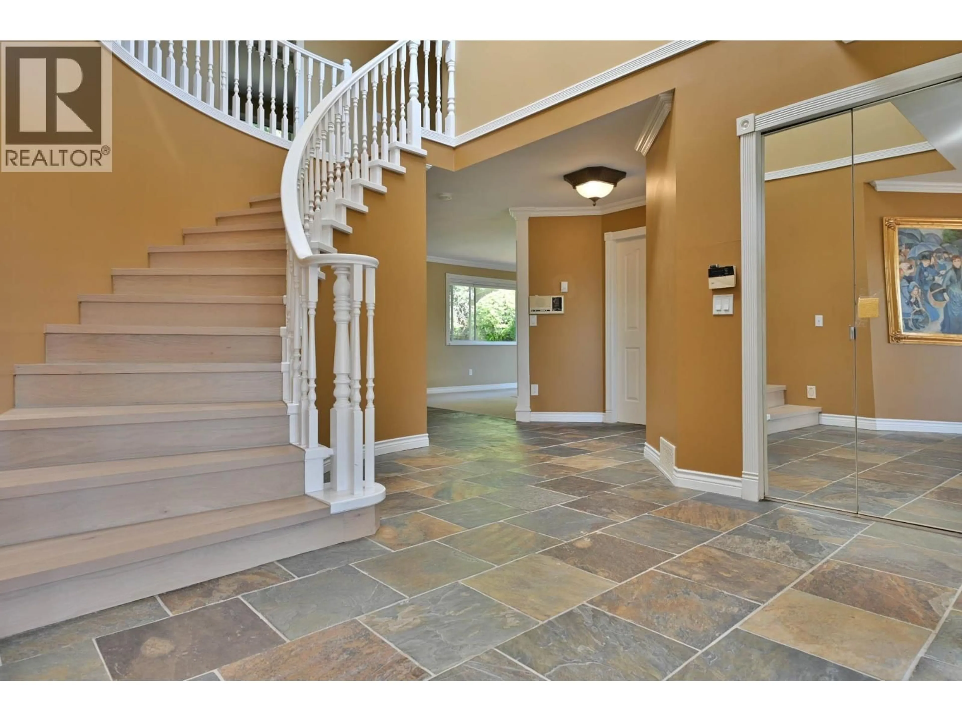 Indoor entryway for 1422 MAGNOLIA PLACE, Coquitlam British Columbia V3H4S8