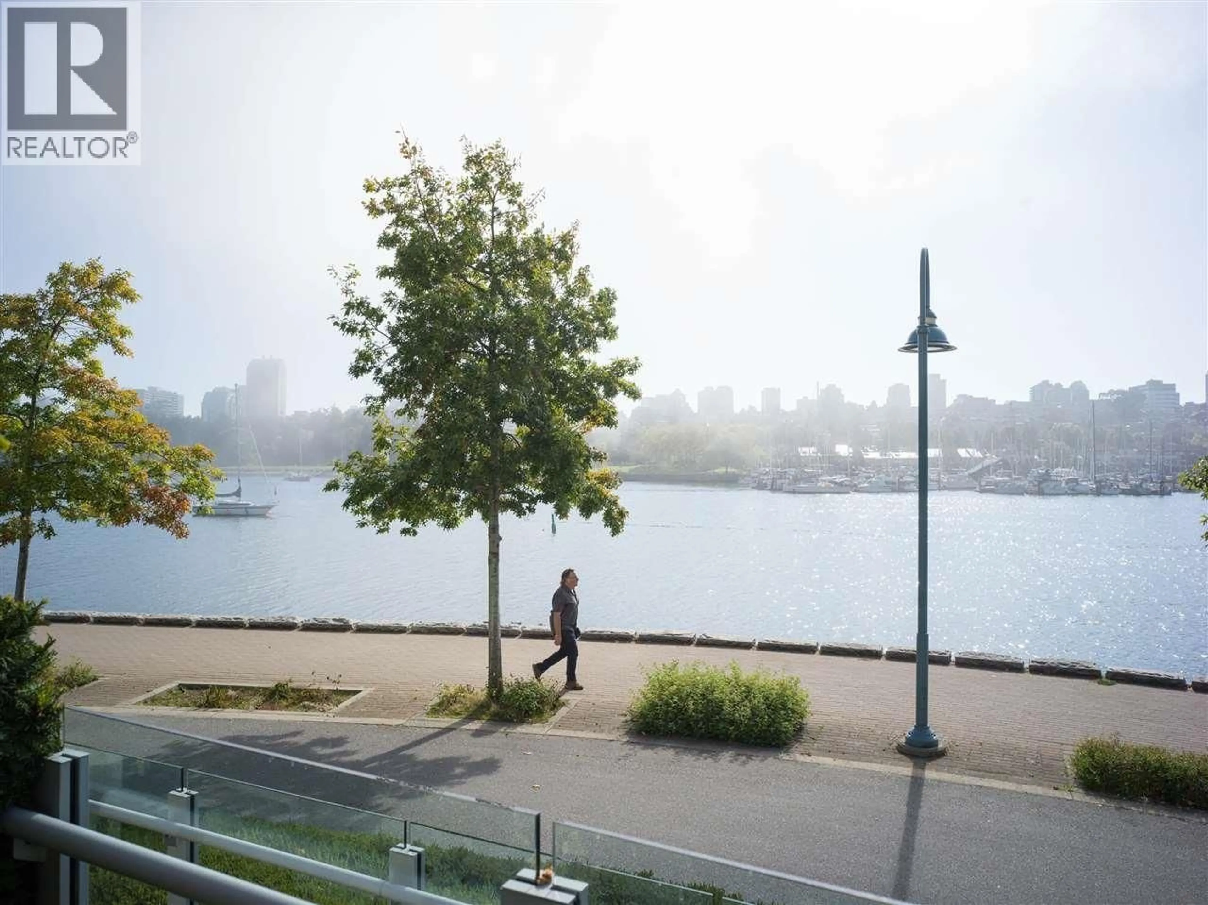 Blurry image for 1576 HOMER MEWS, Vancouver British Columbia V6Z0A6