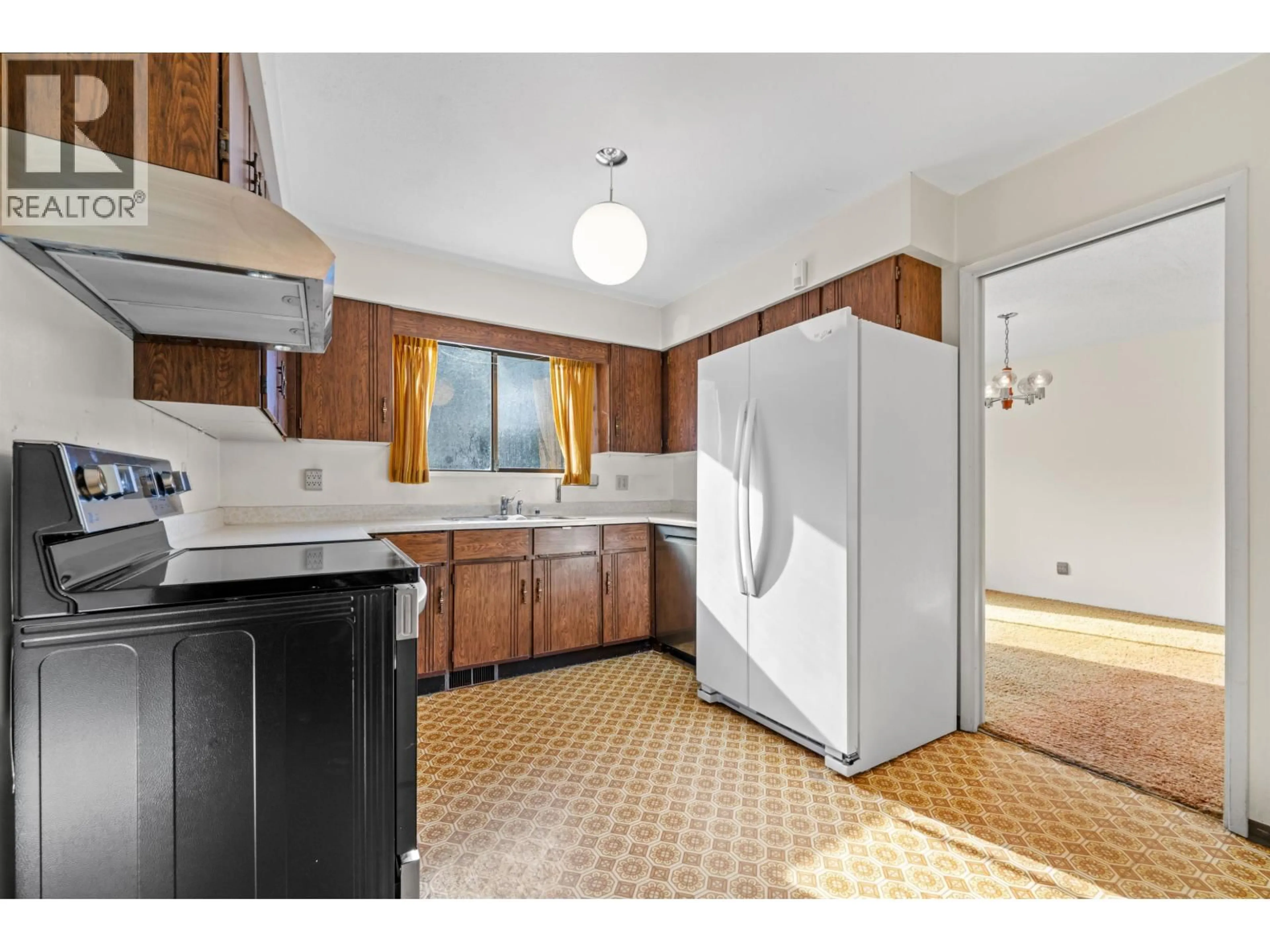 Standard kitchen, ceramic/tile floor for 1006 HENDECOURT ROAD, North Vancouver British Columbia V7K2W9