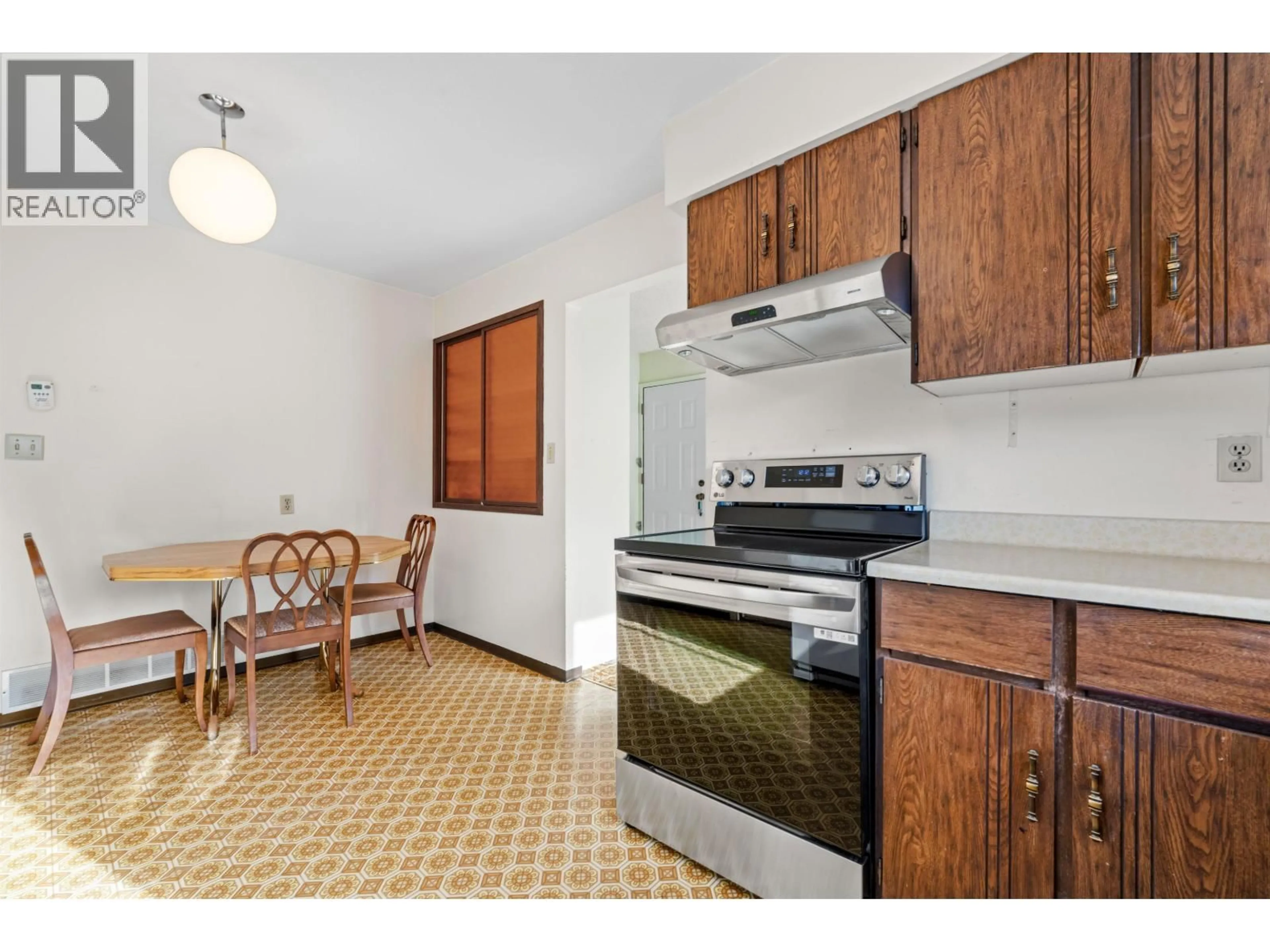 Standard kitchen, ceramic/tile floor for 1006 HENDECOURT ROAD, North Vancouver British Columbia V7K2W9