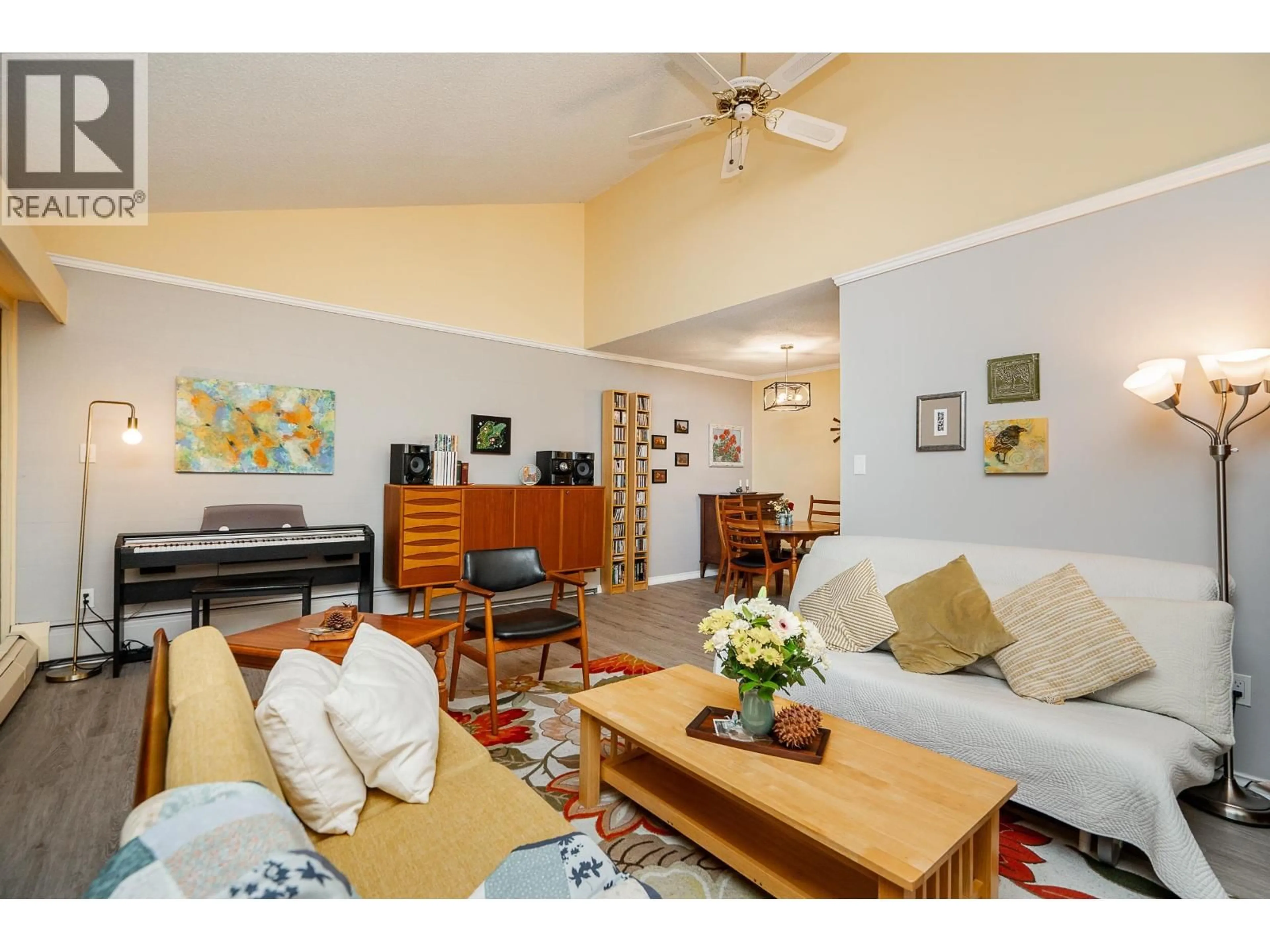 Living room with furniture, wood/laminate floor for 305 - 720 EIGHTH AVENUE, New Westminster British Columbia V3M2R3