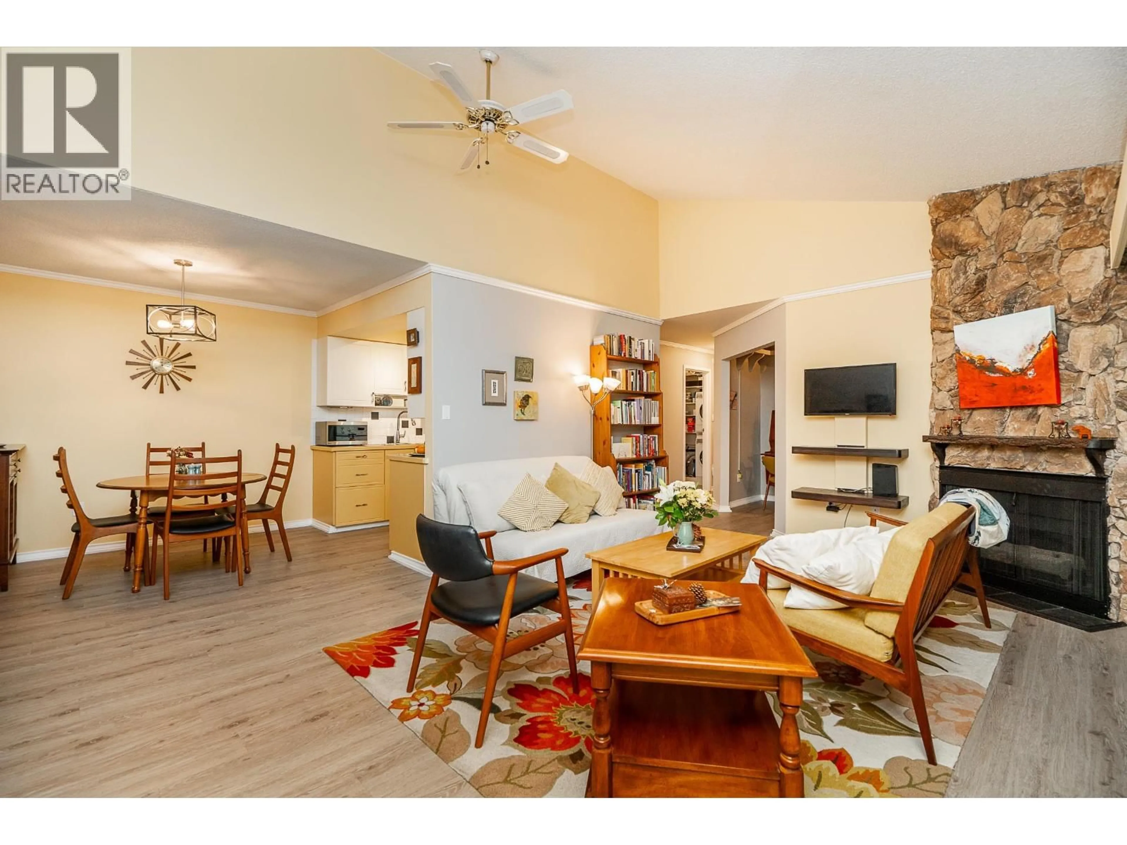 Living room with furniture, wood/laminate floor for 305 - 720 EIGHTH AVENUE, New Westminster British Columbia V3M2R3