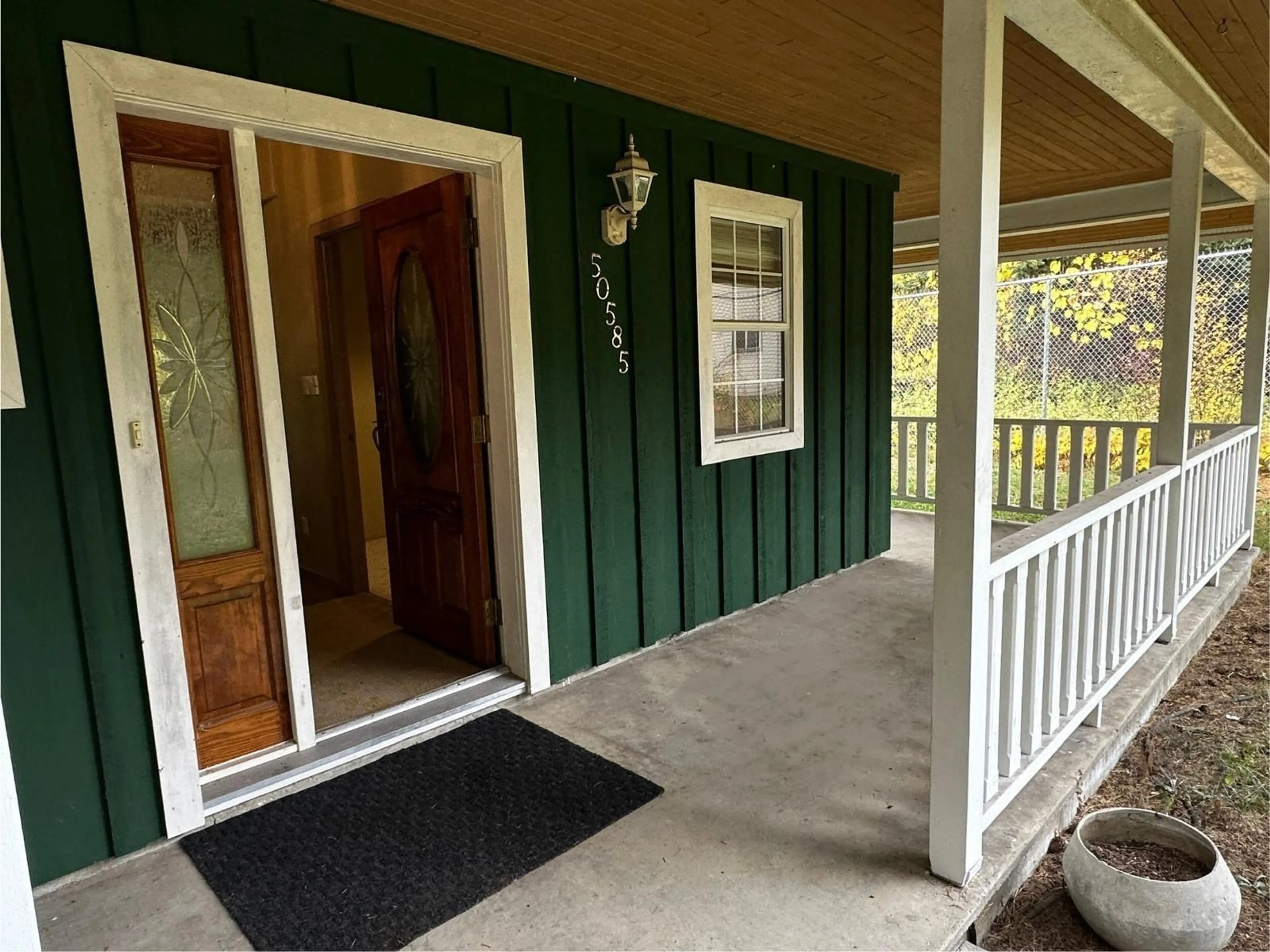 Indoor entryway for 50585 SLANZI ROAD, Boston Bar / Lytton British Columbia V0K1C0