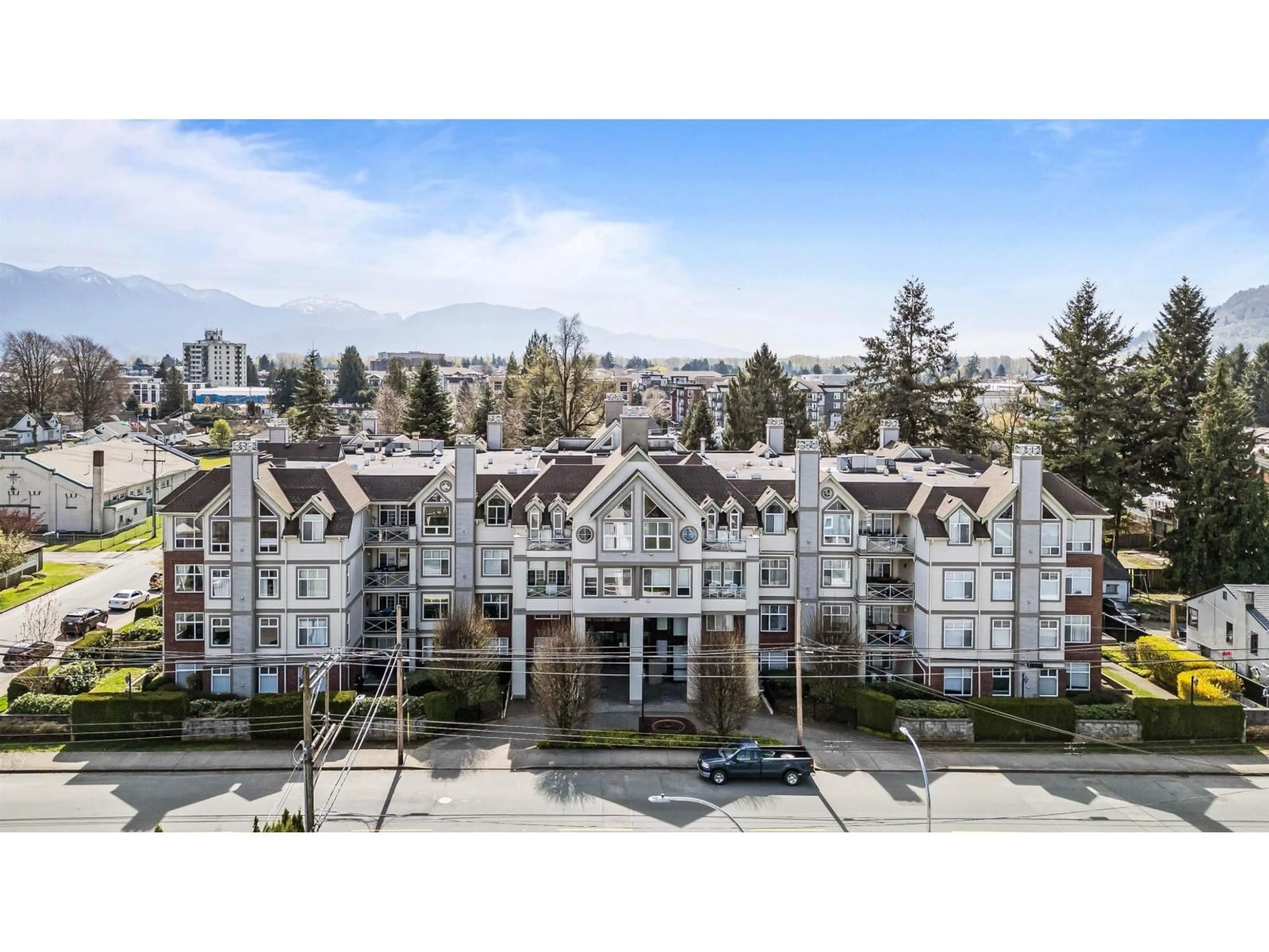 A pic from outside/outdoor area/front of a property/back of a property/a pic from drone, mountain view for 406 - 45700 WELLINGTON AVENUE, Chilliwack British Columbia V2P2E4