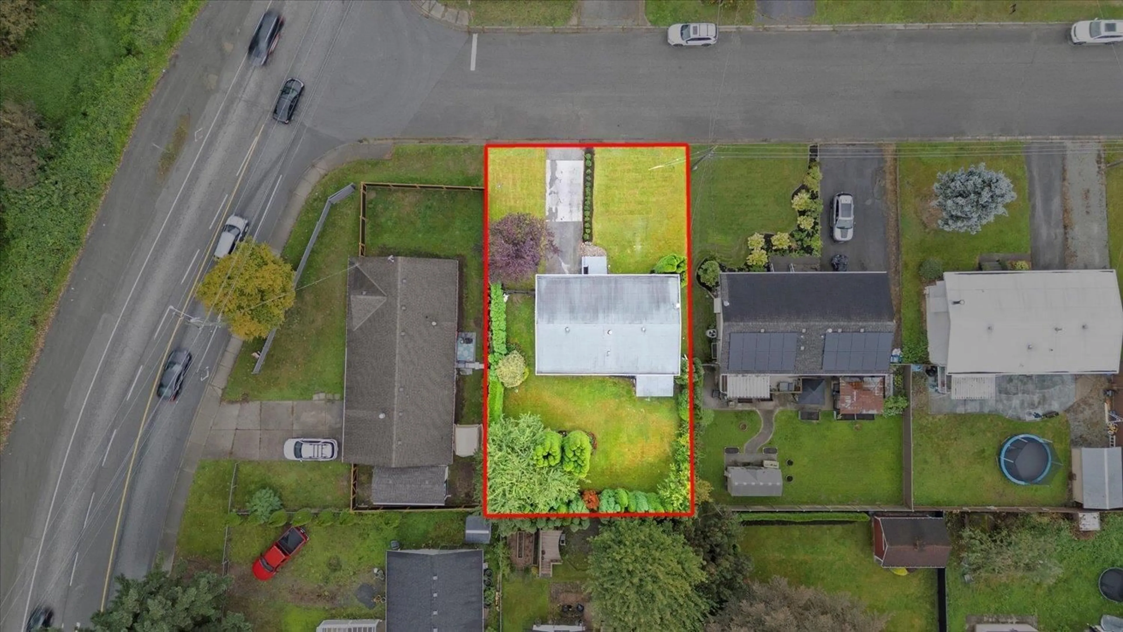 A pic from outside/outdoor area/front of a property/back of a property/a pic from drone, street for 45146 TRUTCH AVENUE, Chilliwack British Columbia V2P6V6