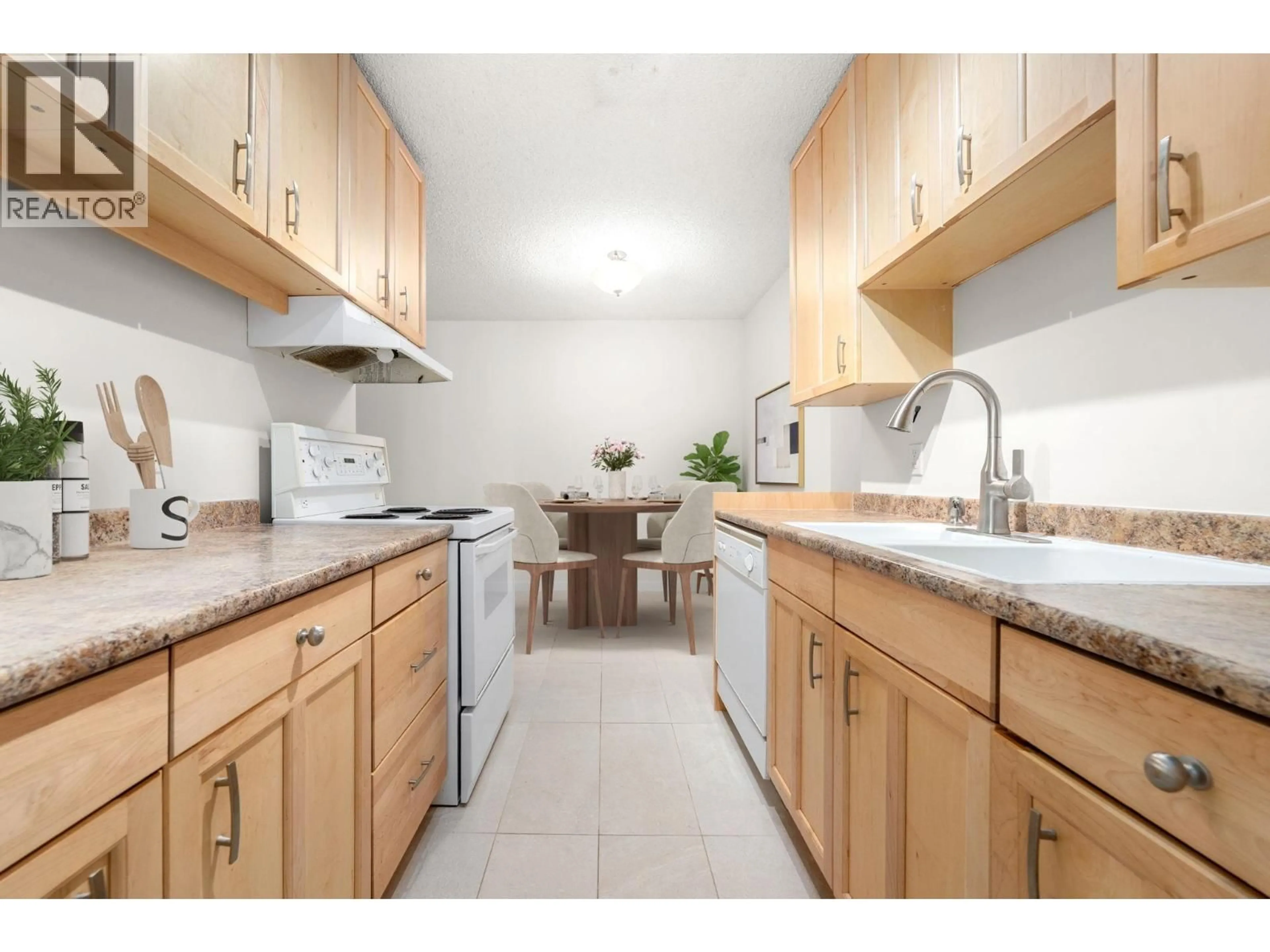 Standard kitchen, unknown for 119 - 2012 FULLERTON AVENUE, North Vancouver British Columbia V7P3E3