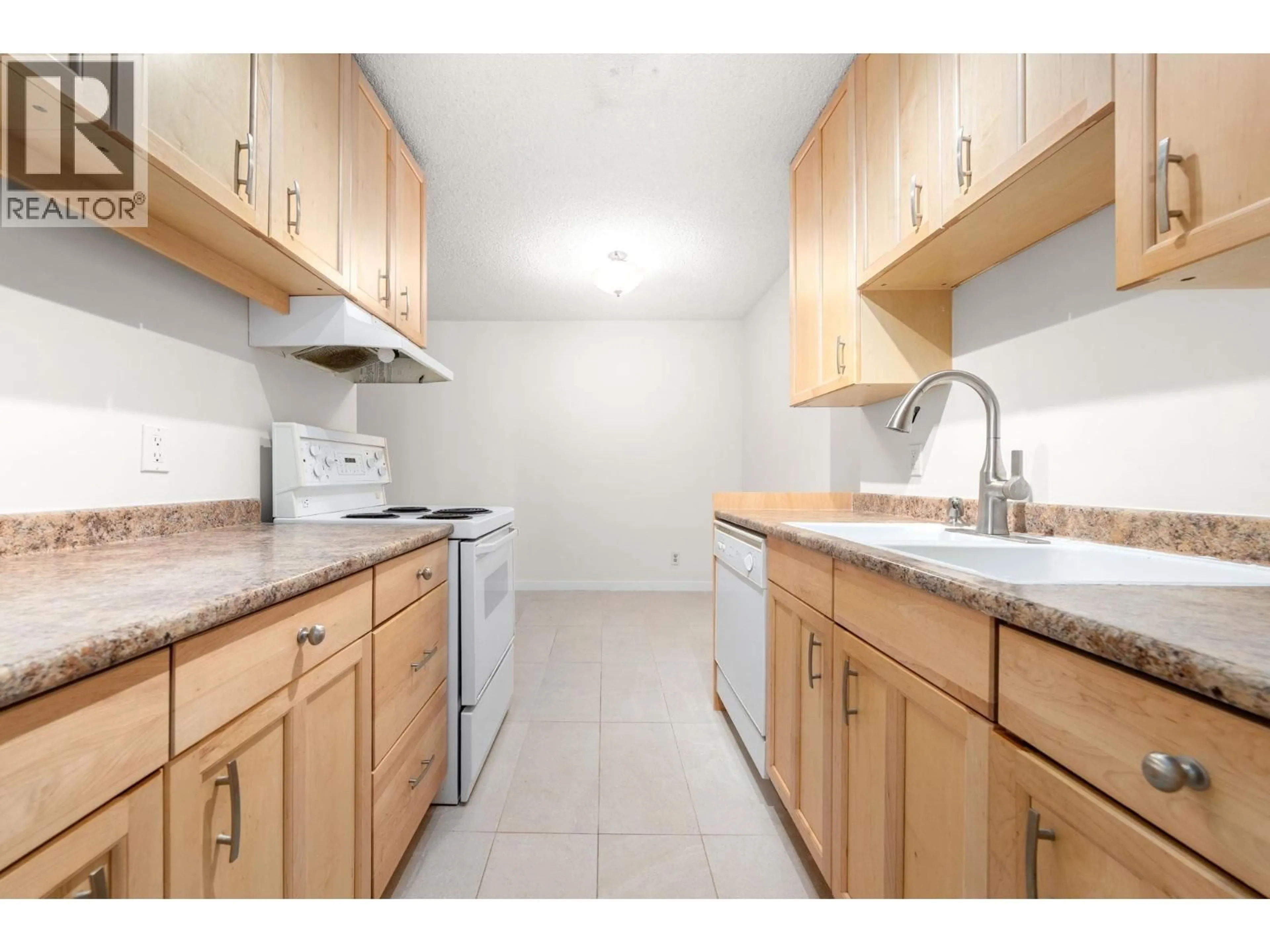 Standard kitchen, unknown for 119 - 2012 FULLERTON AVENUE, North Vancouver British Columbia V7P3E3