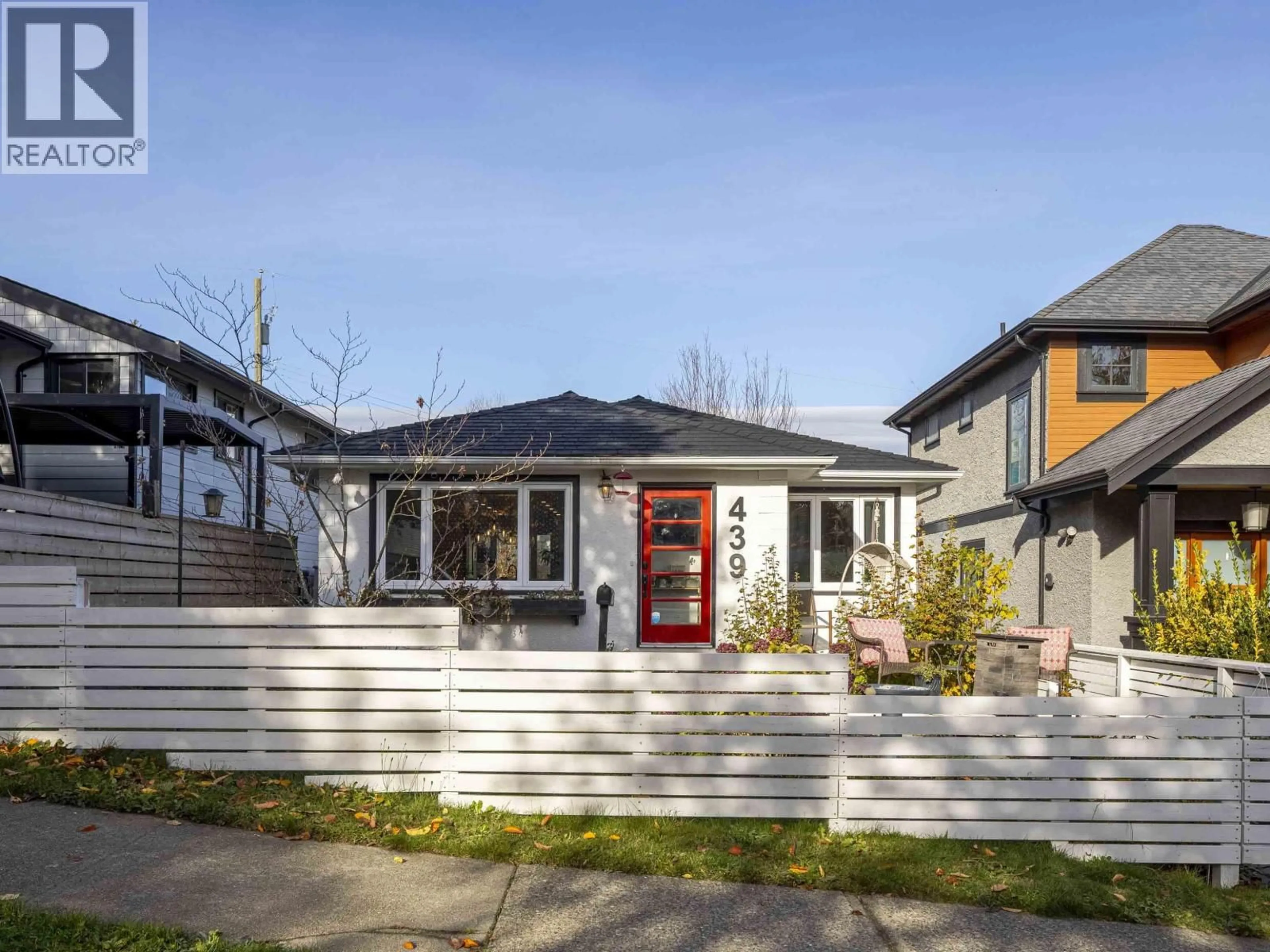 Home with vinyl exterior material, street for 439 22ND AVENUE, Vancouver British Columbia V5V1T9