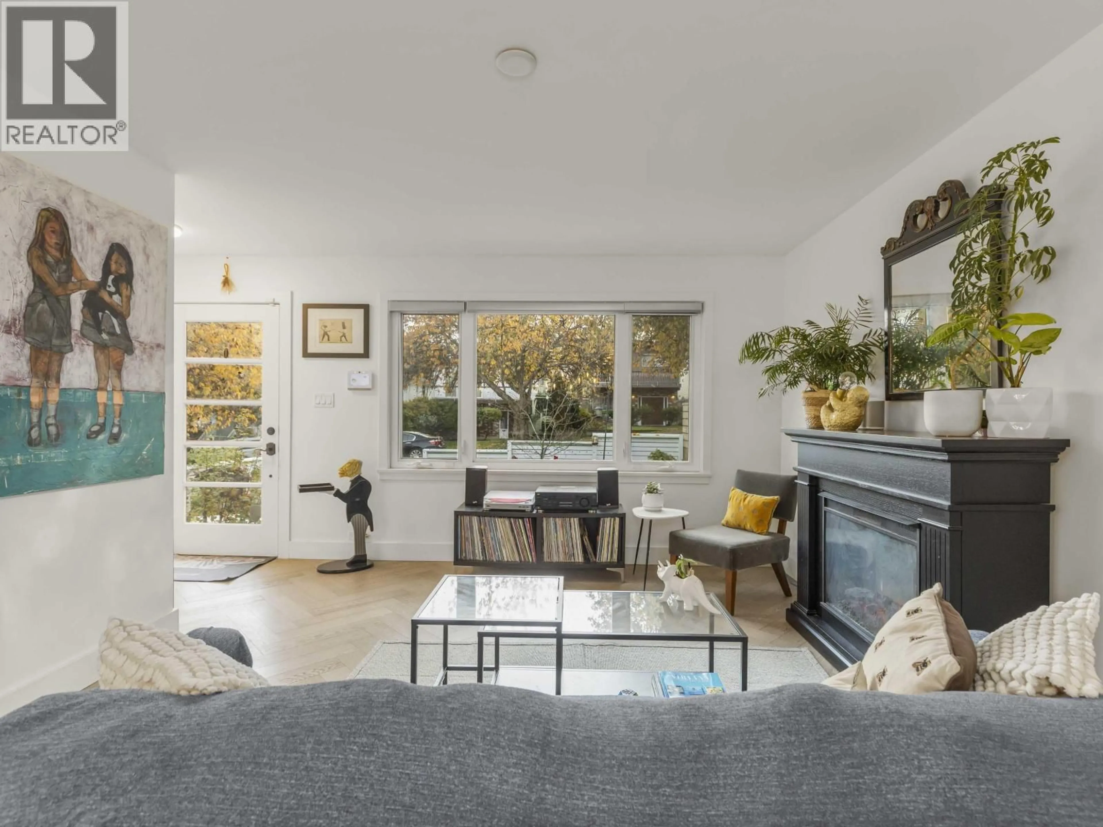 Living room with furniture, unknown for 439 22ND AVENUE, Vancouver British Columbia V5V1T9