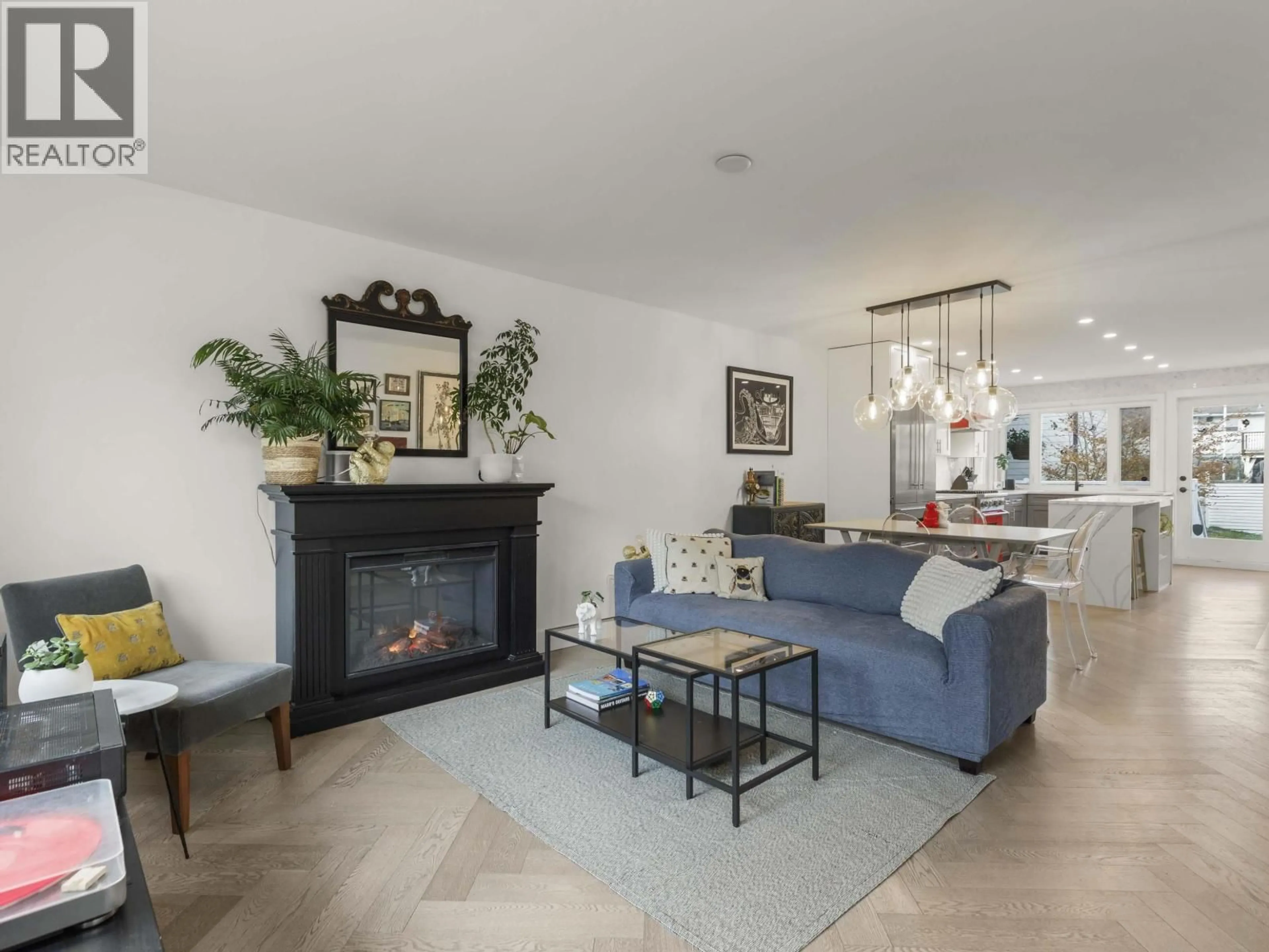 Living room with furniture, unknown for 439 22ND AVENUE, Vancouver British Columbia V5V1T9