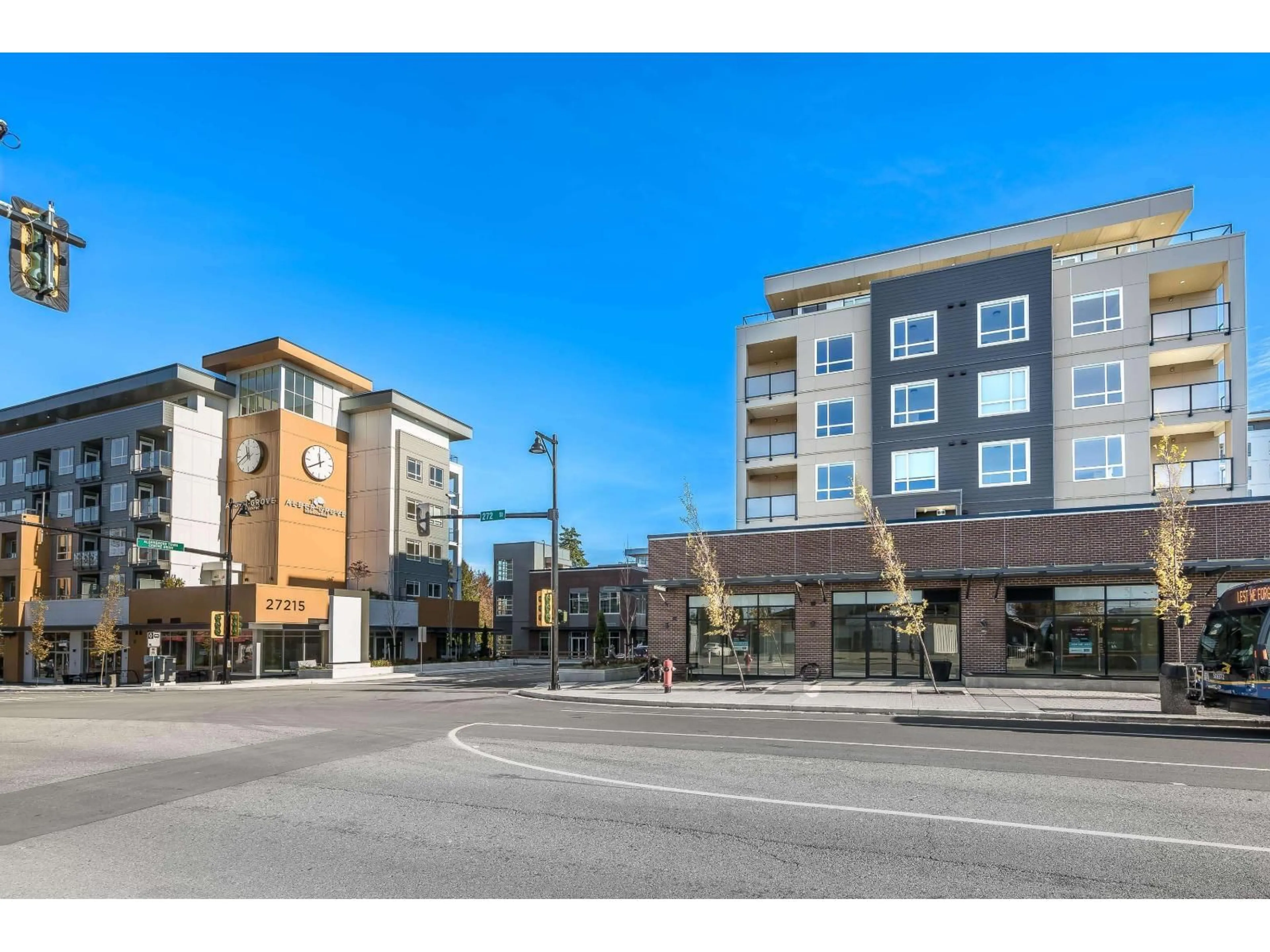 Patio, building for 213 - 27218 ALDERGROVE TOWN CENTRE, Langley British Columbia V4W0E2