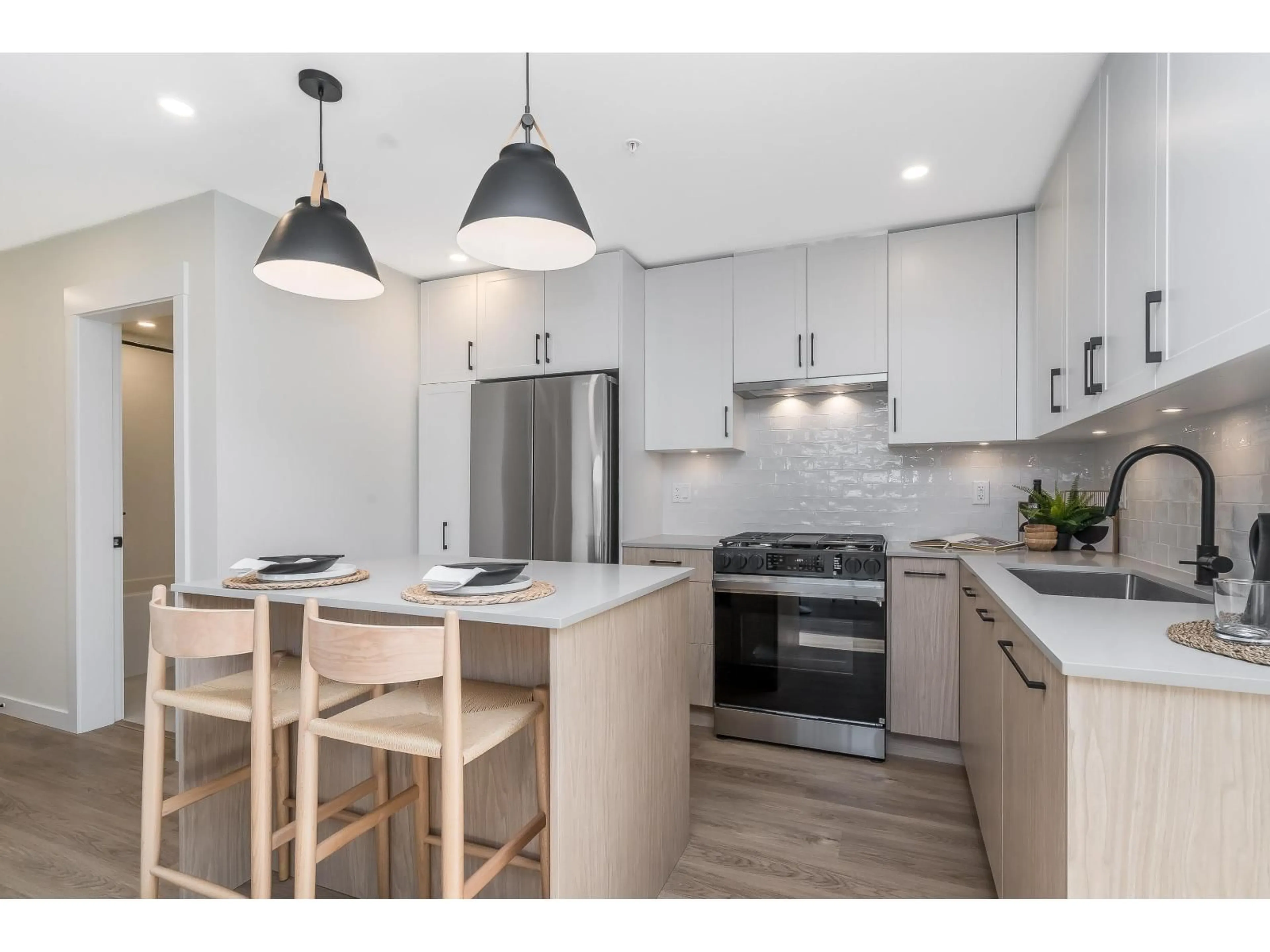 Open concept kitchen, unknown for 213 - 27218 ALDERGROVE TOWN CENTRE, Langley British Columbia V4W0E2