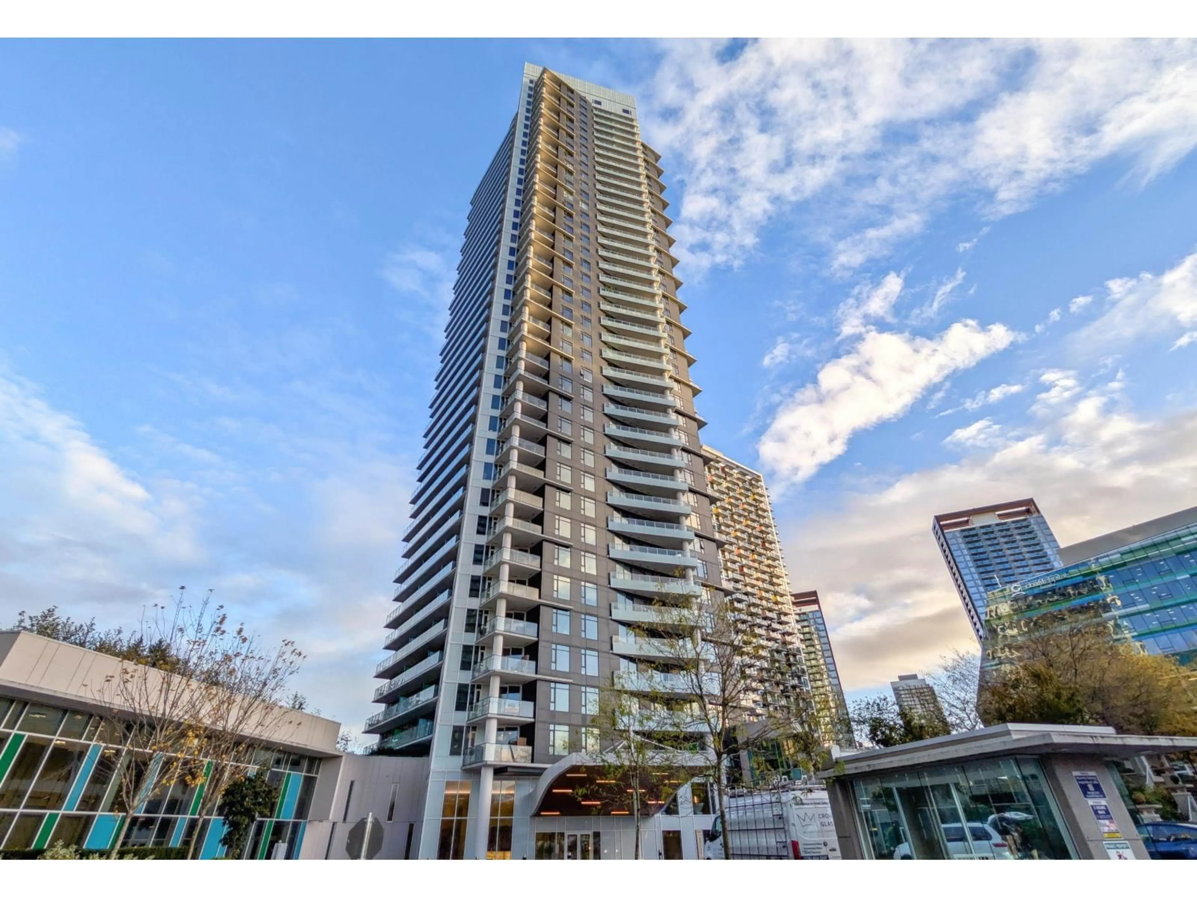 A pic from outside/outdoor area/front of a property/back of a property/a pic from drone, unknown for 3507 - 9887 WHALLEY, Surrey British Columbia V3T0P4